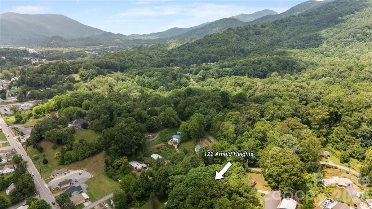 122 Arnold Heights — Waynesville