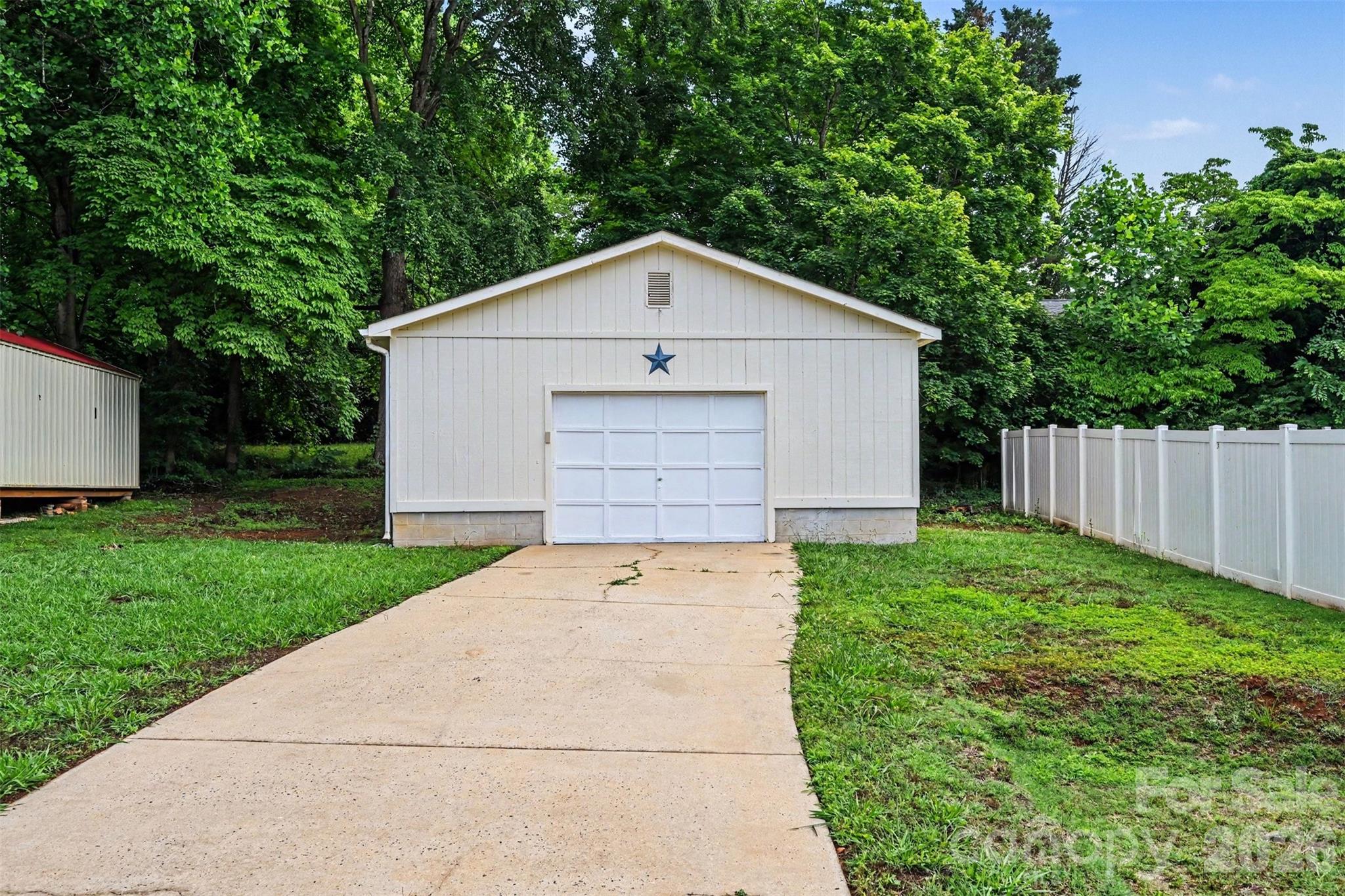 608 Azalea Lane — China Grove