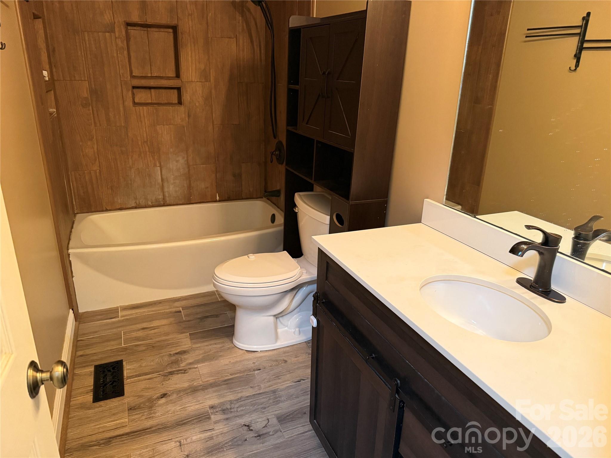 812 Whites Farm Road — Statesville