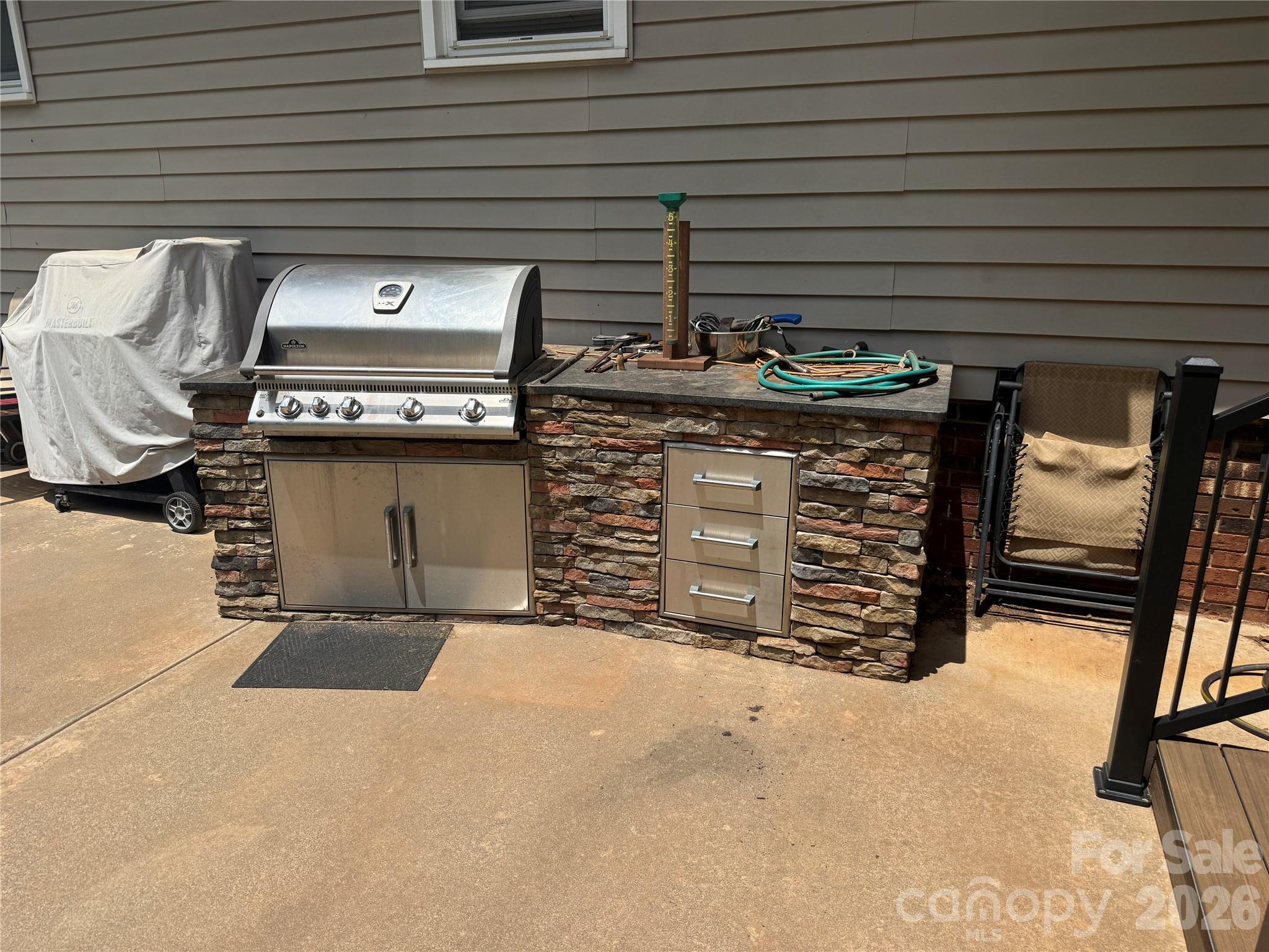 812 Whites Farm Road — Statesville