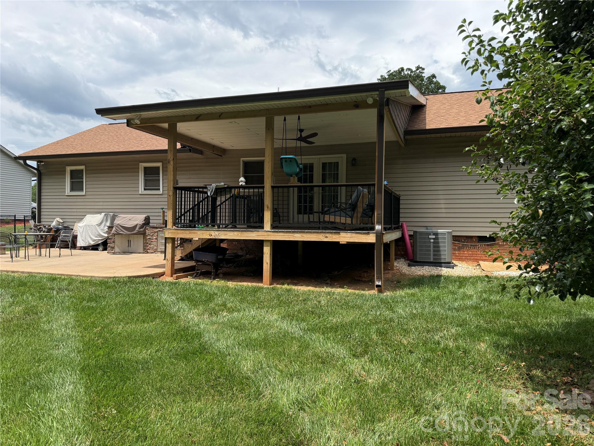 812 Whites Farm Road — Statesville