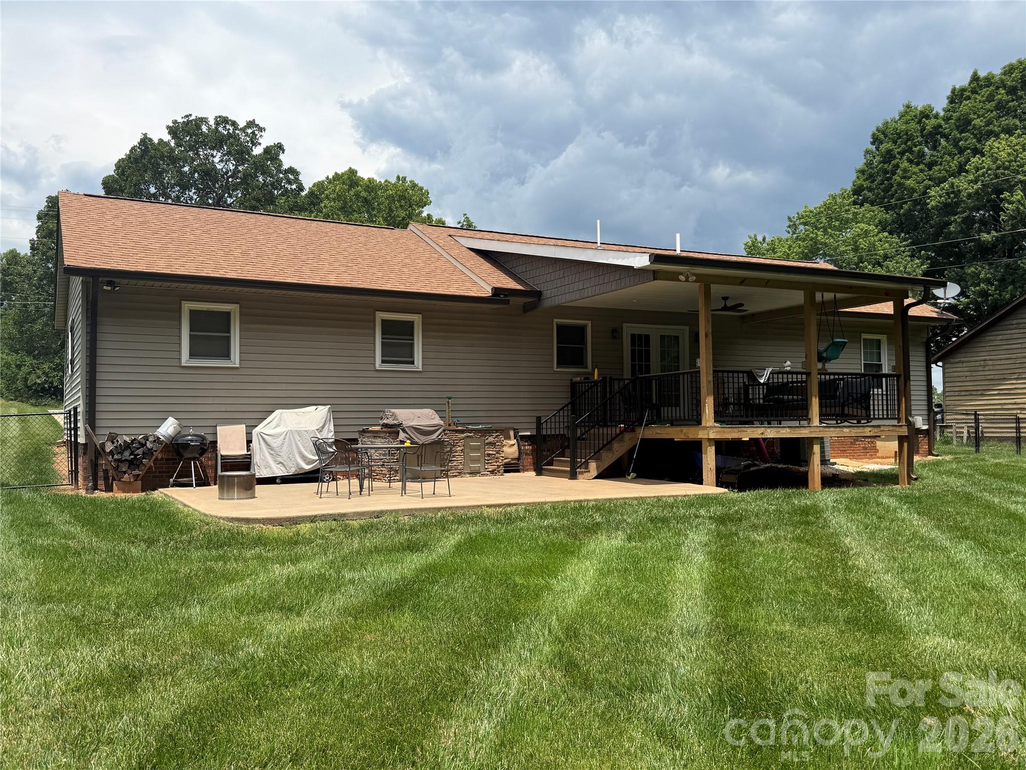 812 Whites Farm Road — Statesville