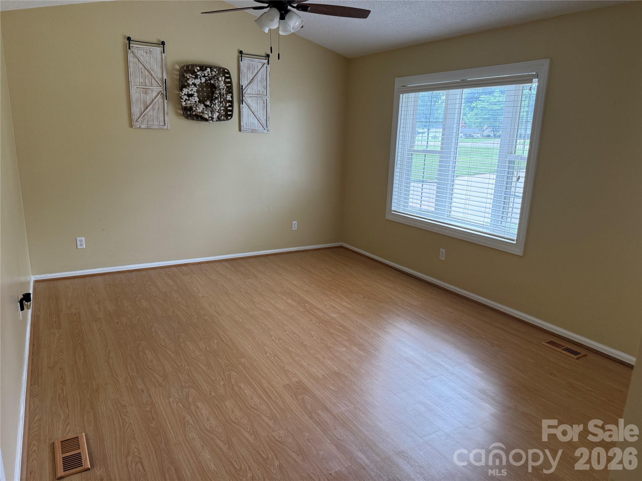 812 Whites Farm Road — Statesville