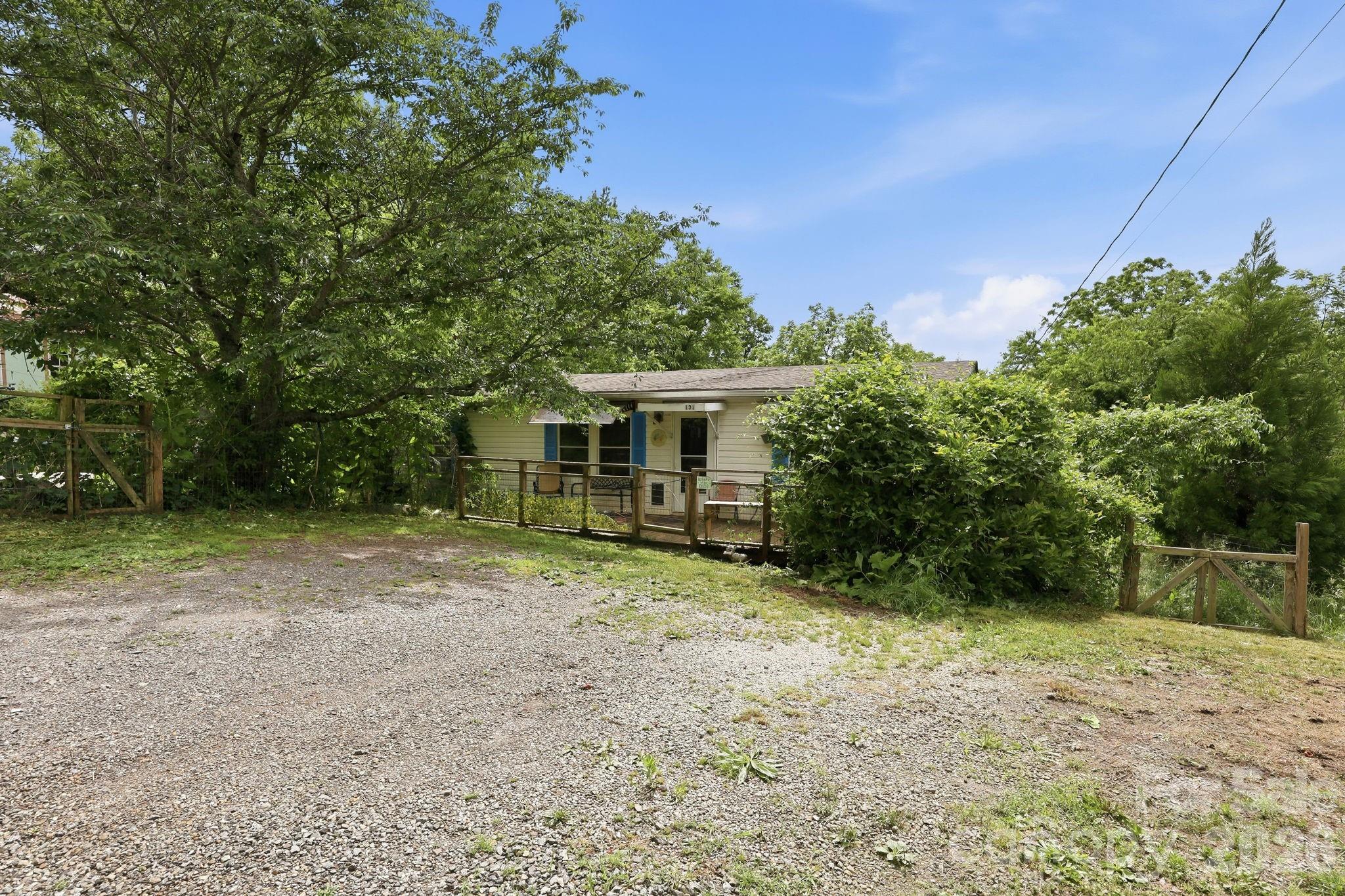 131 Vinewood Circle — Asheville