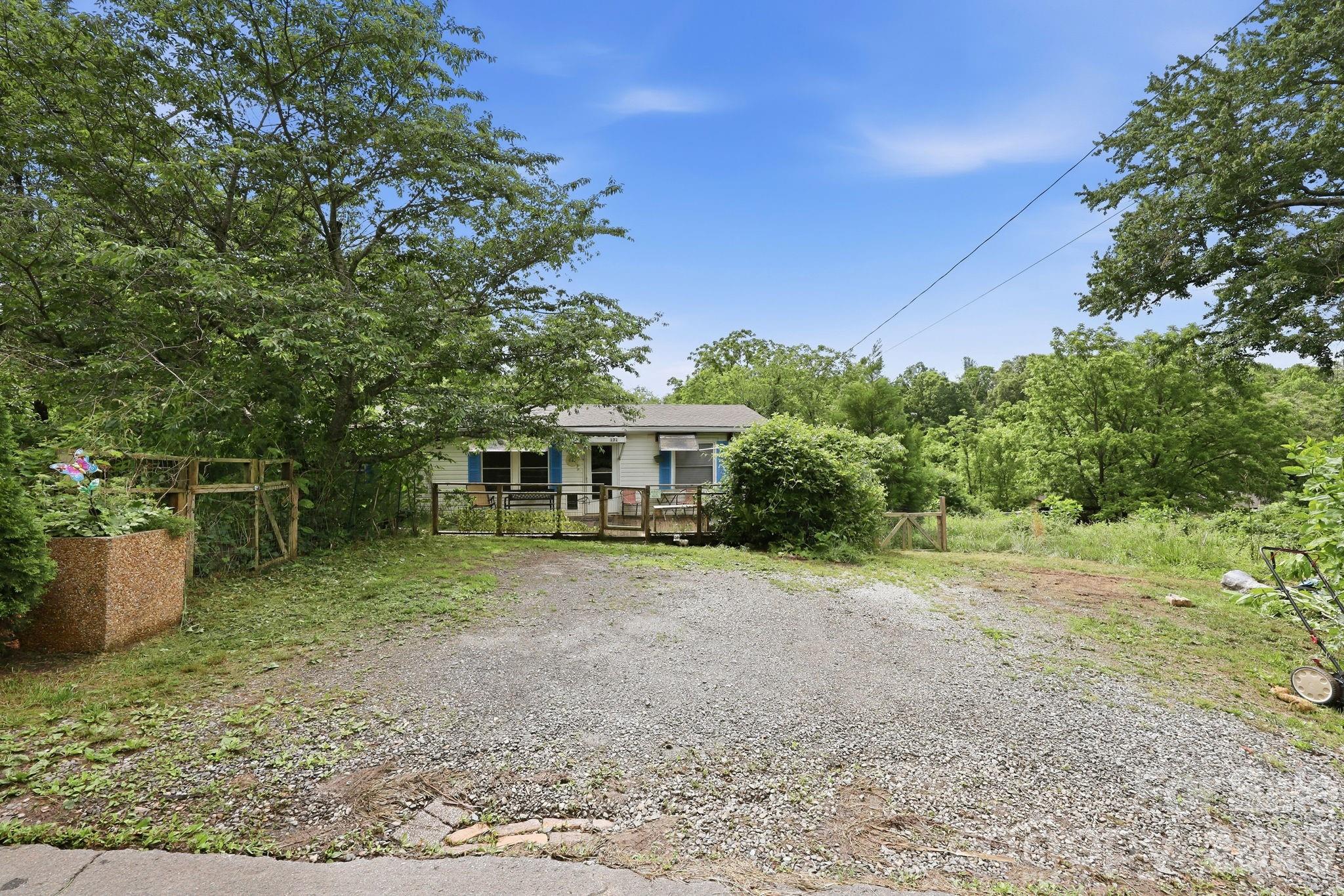 131 Vinewood Circle — Asheville