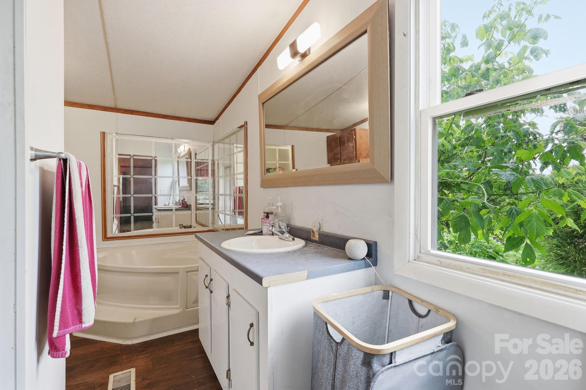 131 Vinewood Circle — Asheville