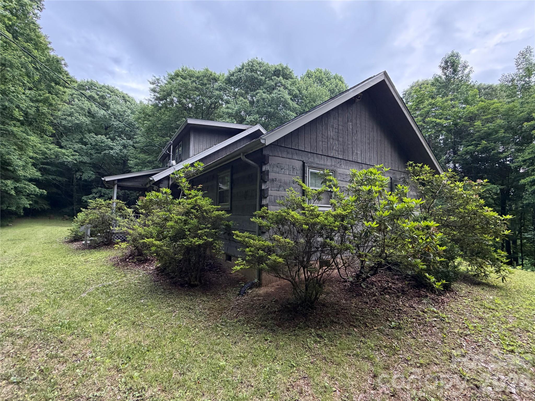 377 Woodstream Road — Waynesville