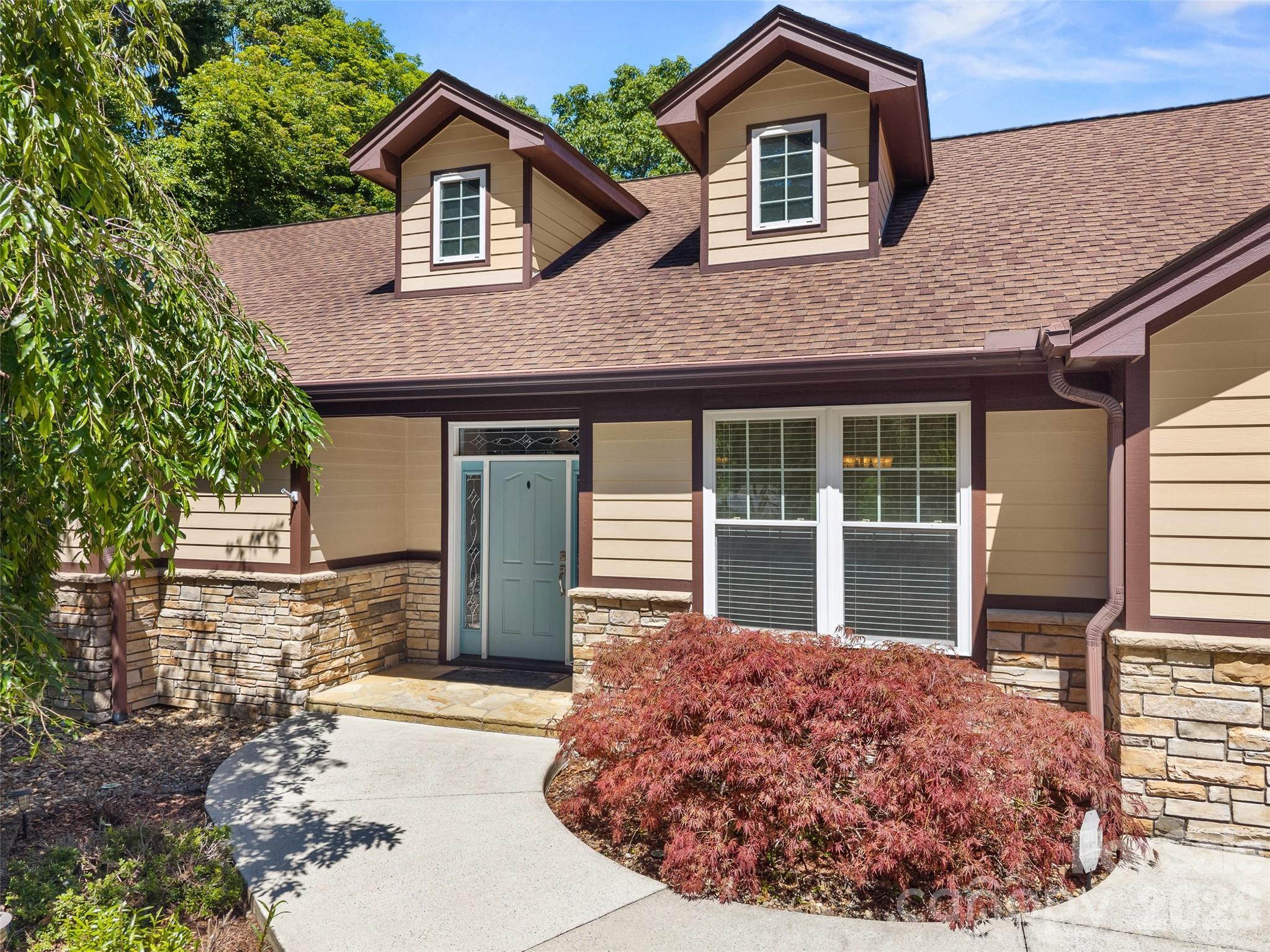 25 Linden Turn S — Hendersonville