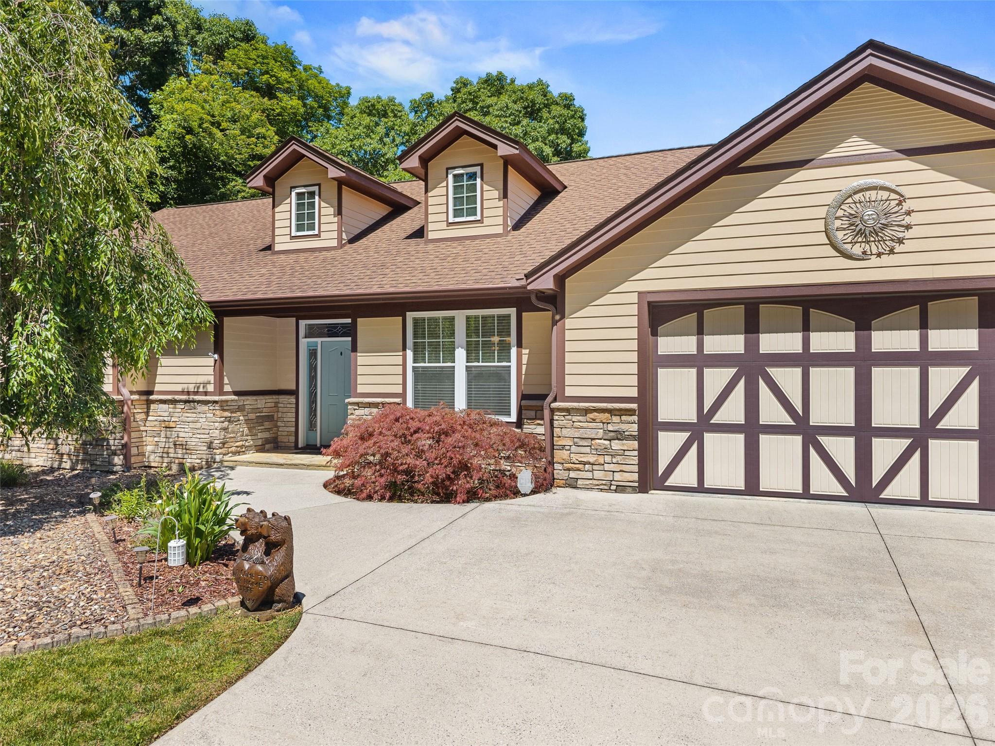 25 Linden Turn S — Hendersonville