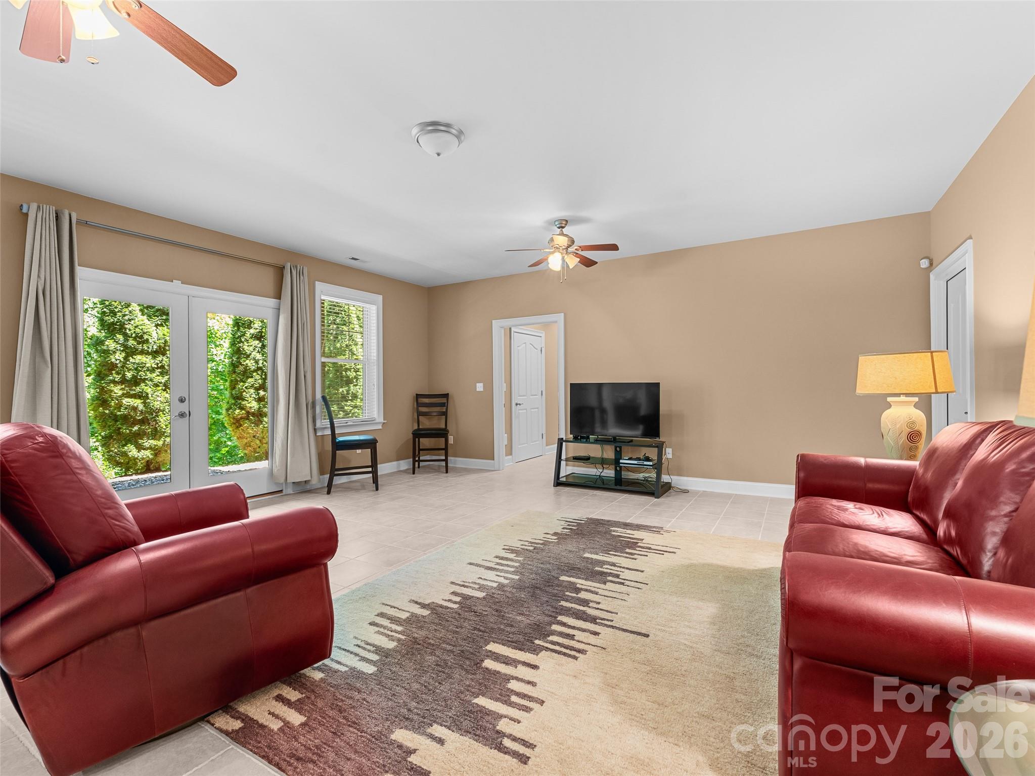 25 Linden Turn S — Hendersonville