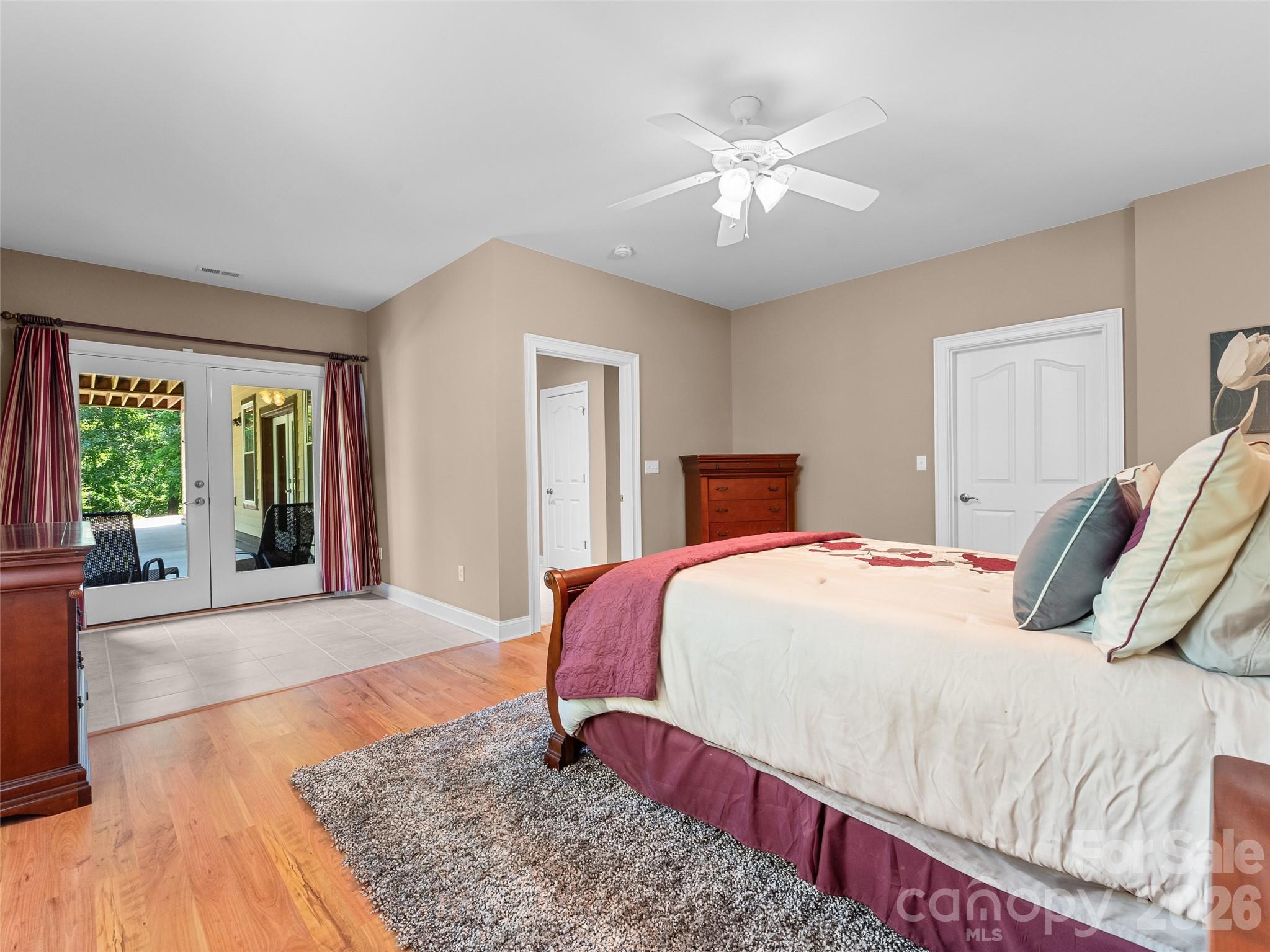 25 Linden Turn S — Hendersonville