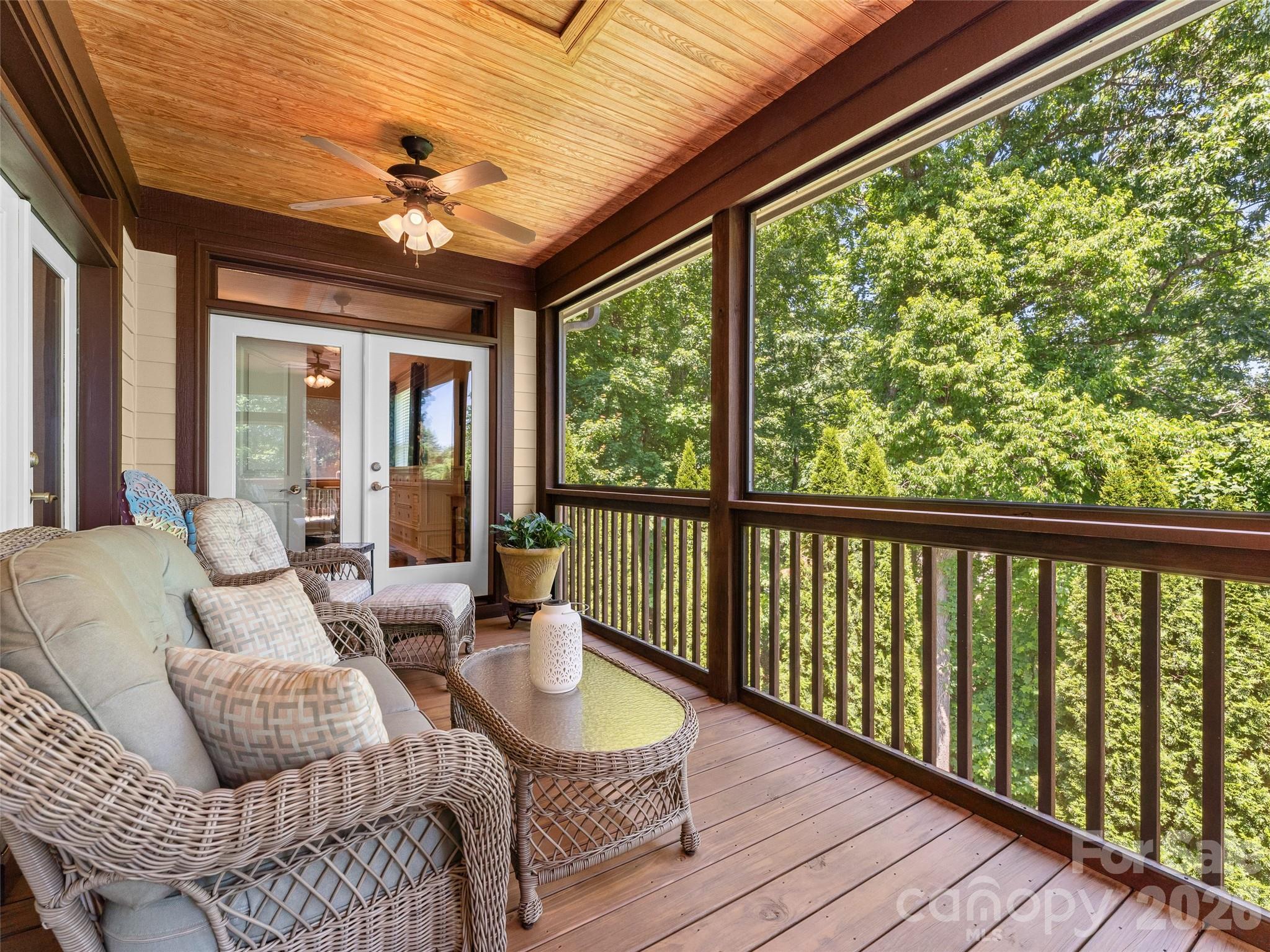 25 Linden Turn S — Hendersonville