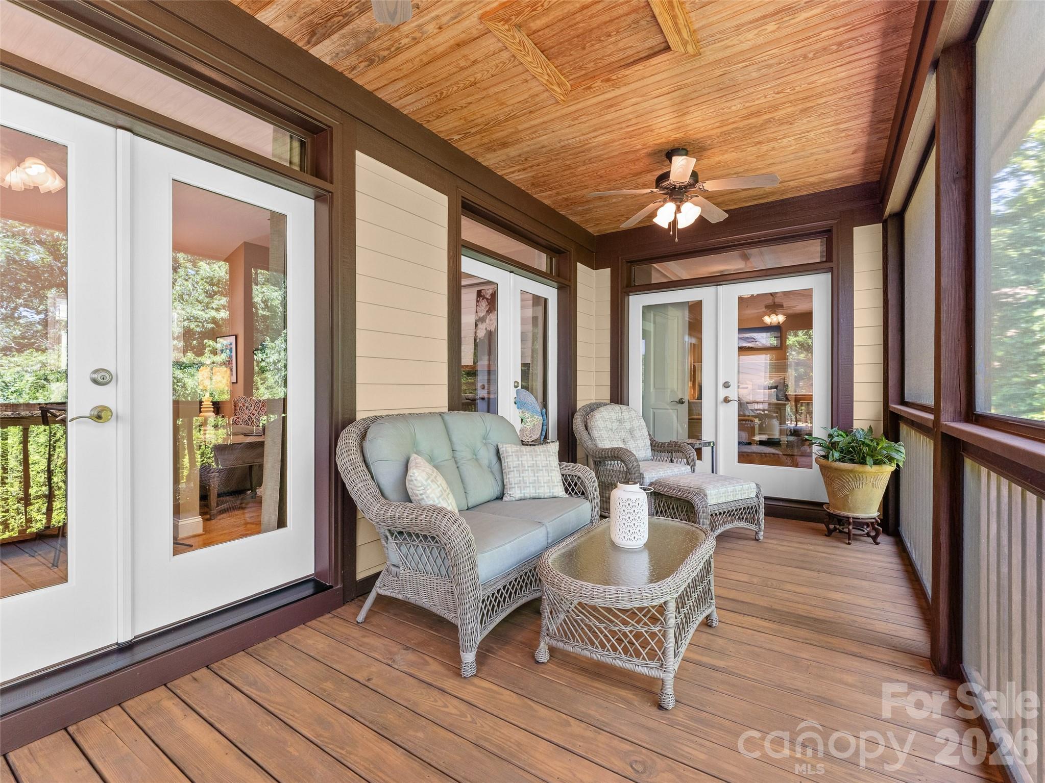 25 Linden Turn S — Hendersonville