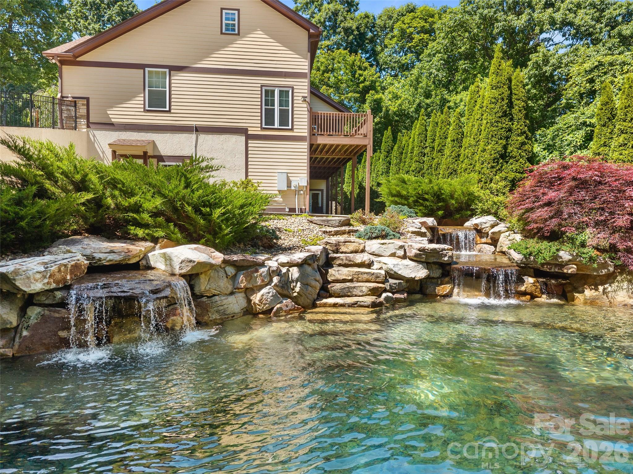 25 Linden Turn S — Hendersonville