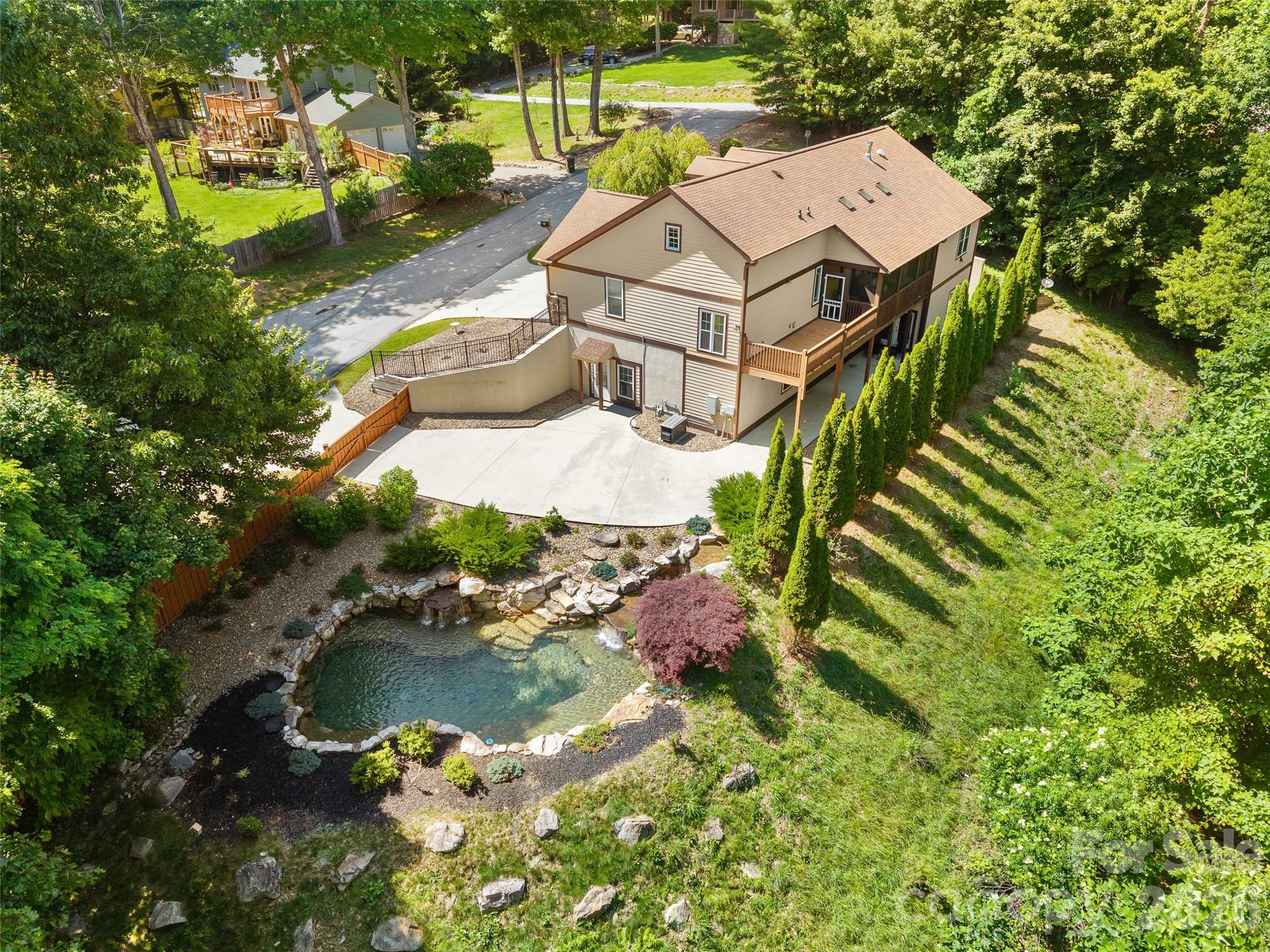 25 Linden Turn S — Hendersonville