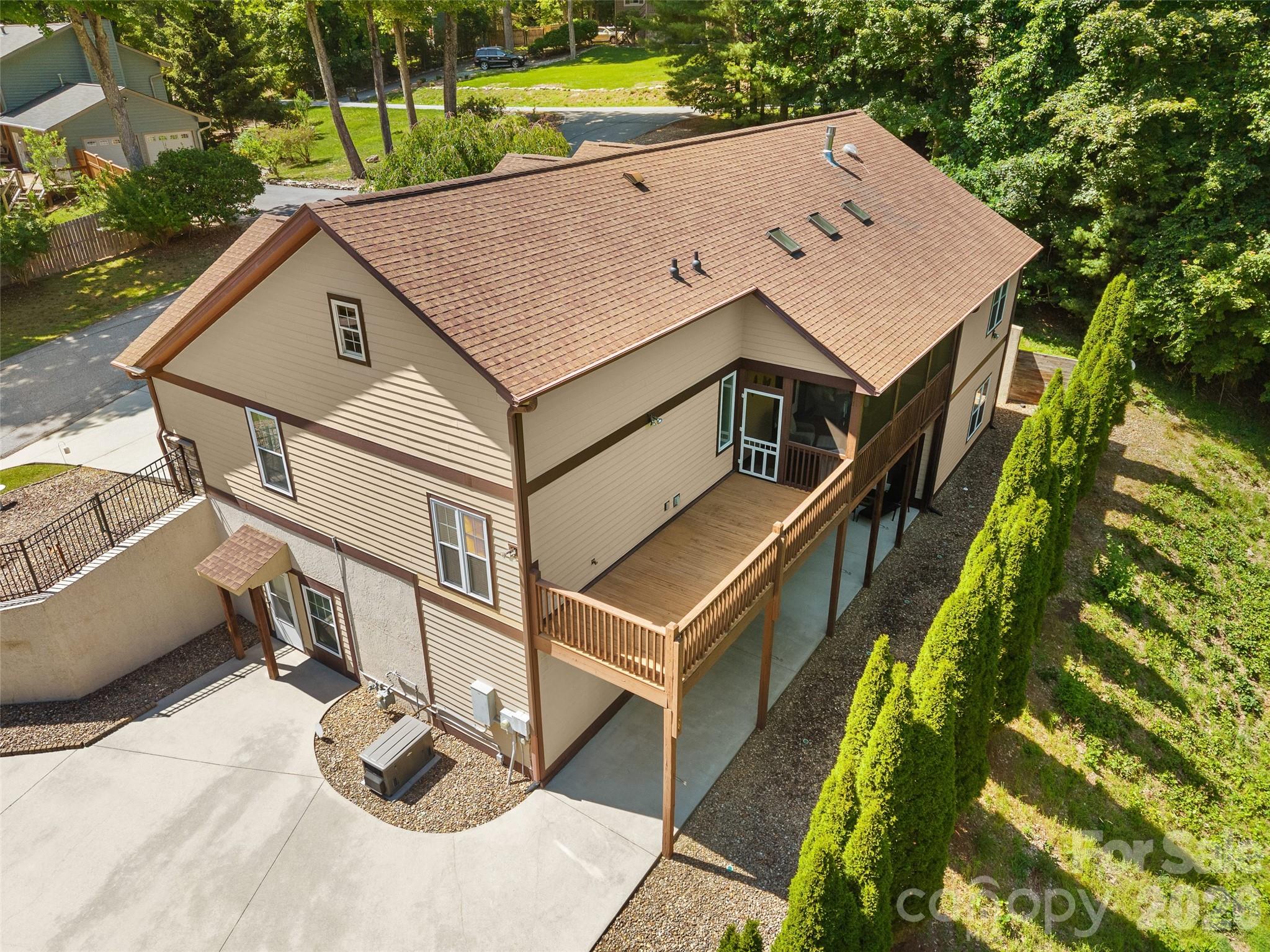 25 Linden Turn S — Hendersonville