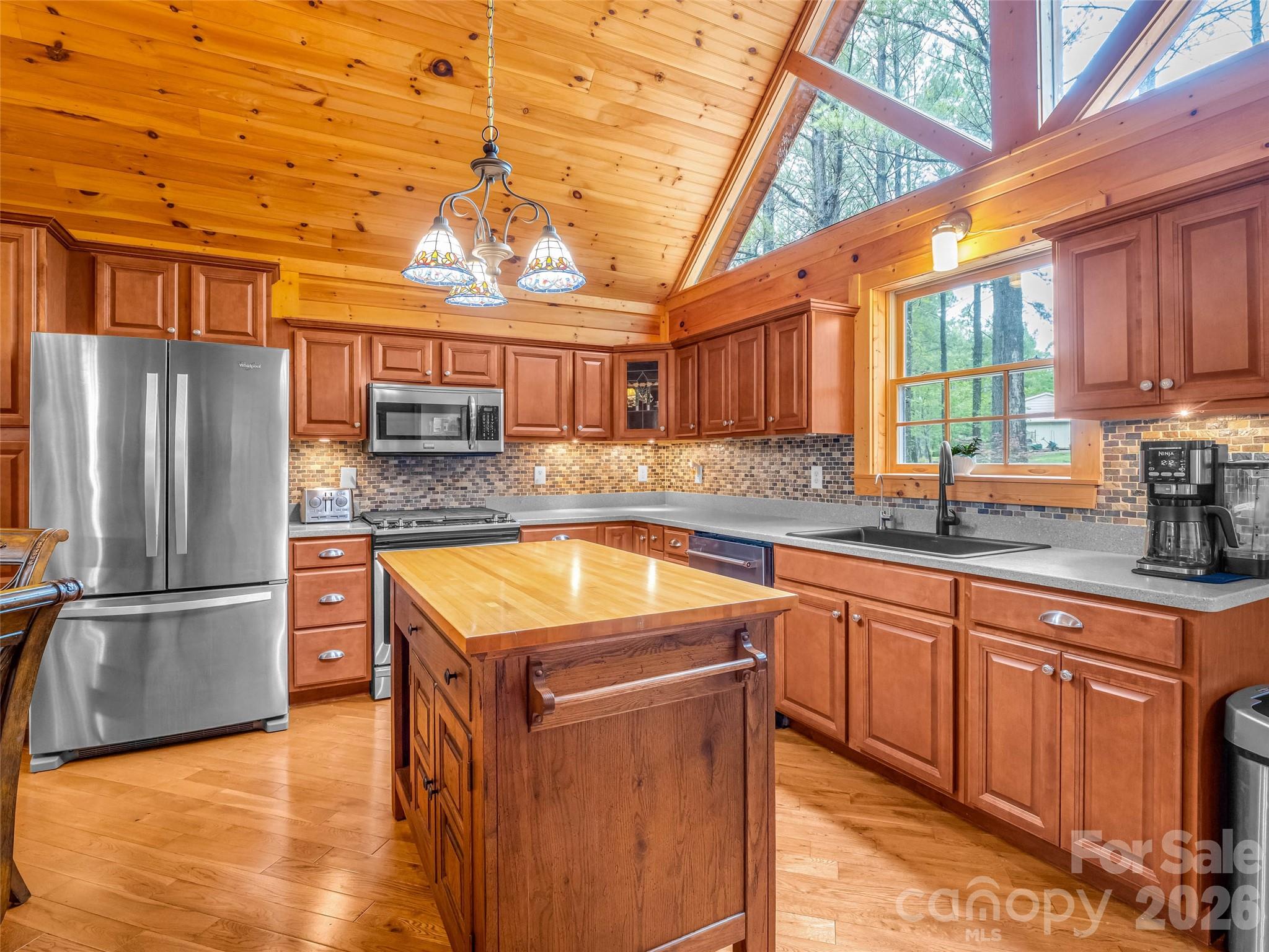442 Whitestone Circle — Union Mills