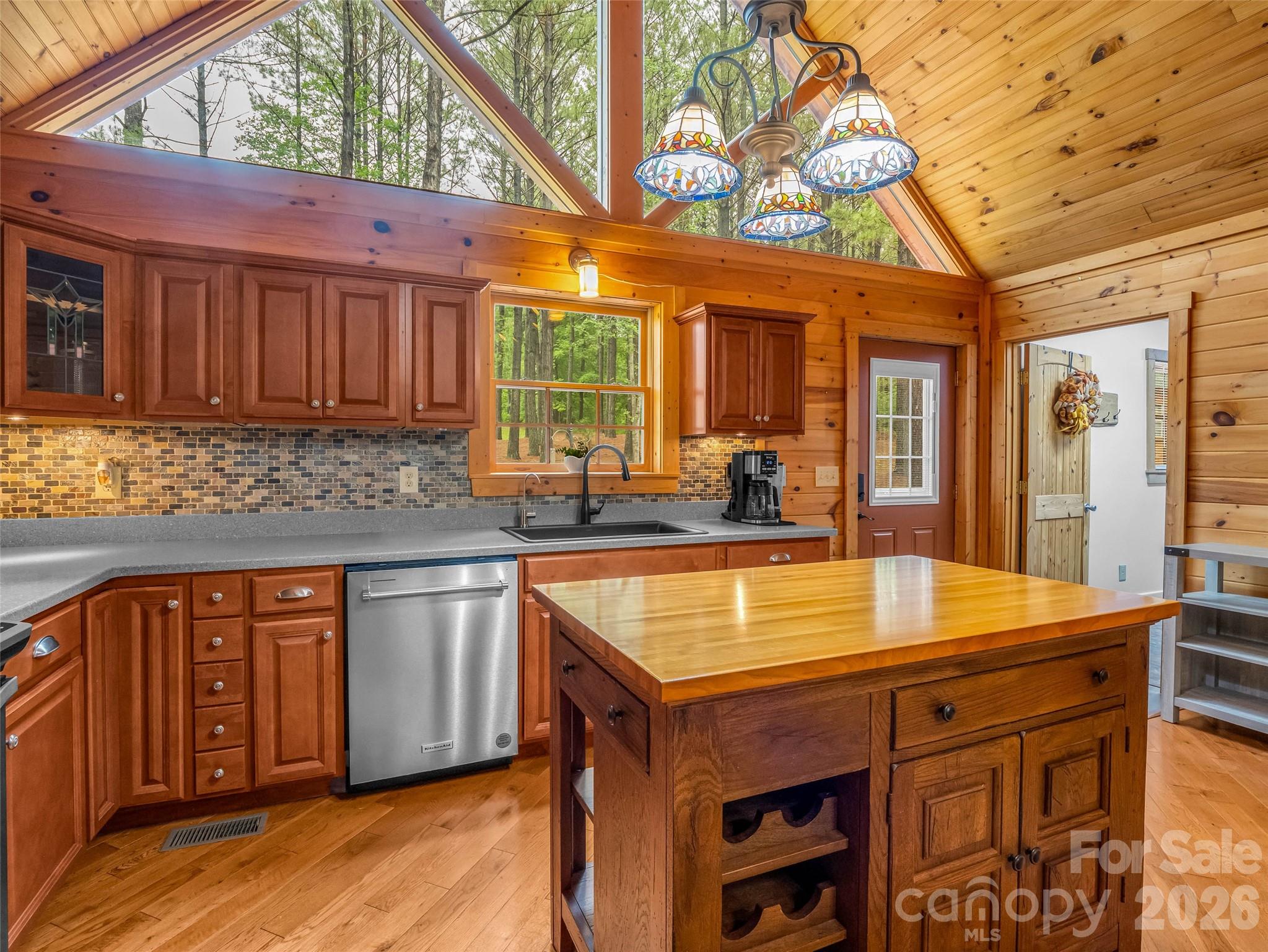 442 Whitestone Circle — Union Mills