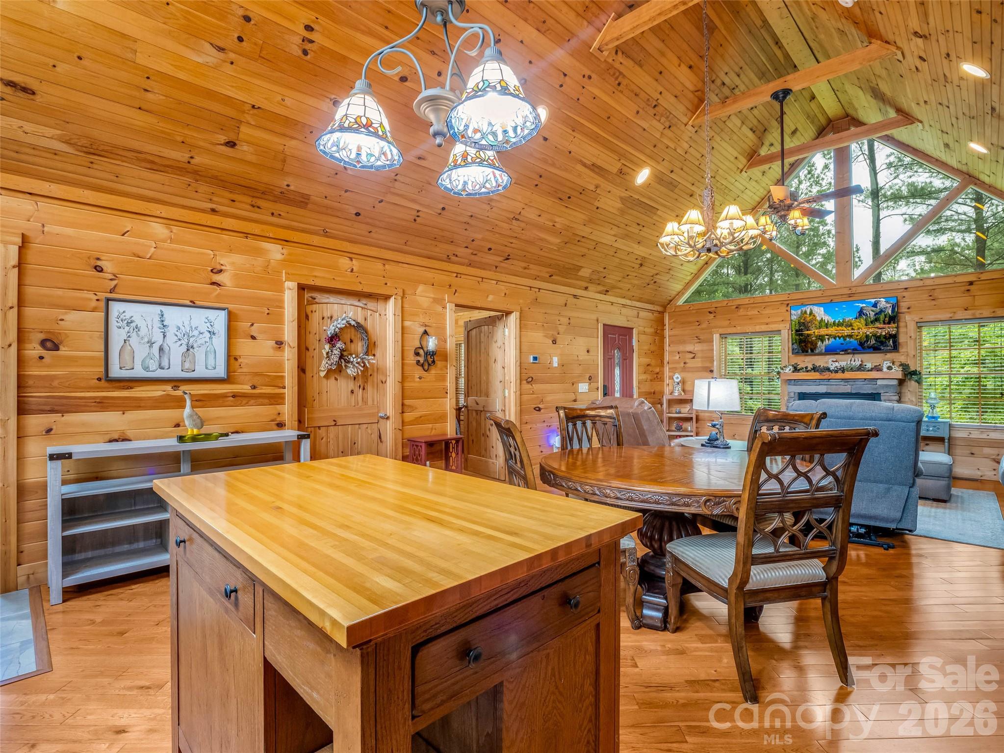 442 Whitestone Circle — Union Mills