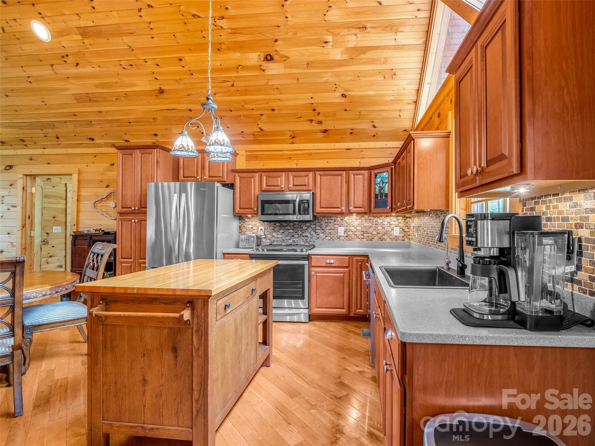 442 Whitestone Circle — Union Mills