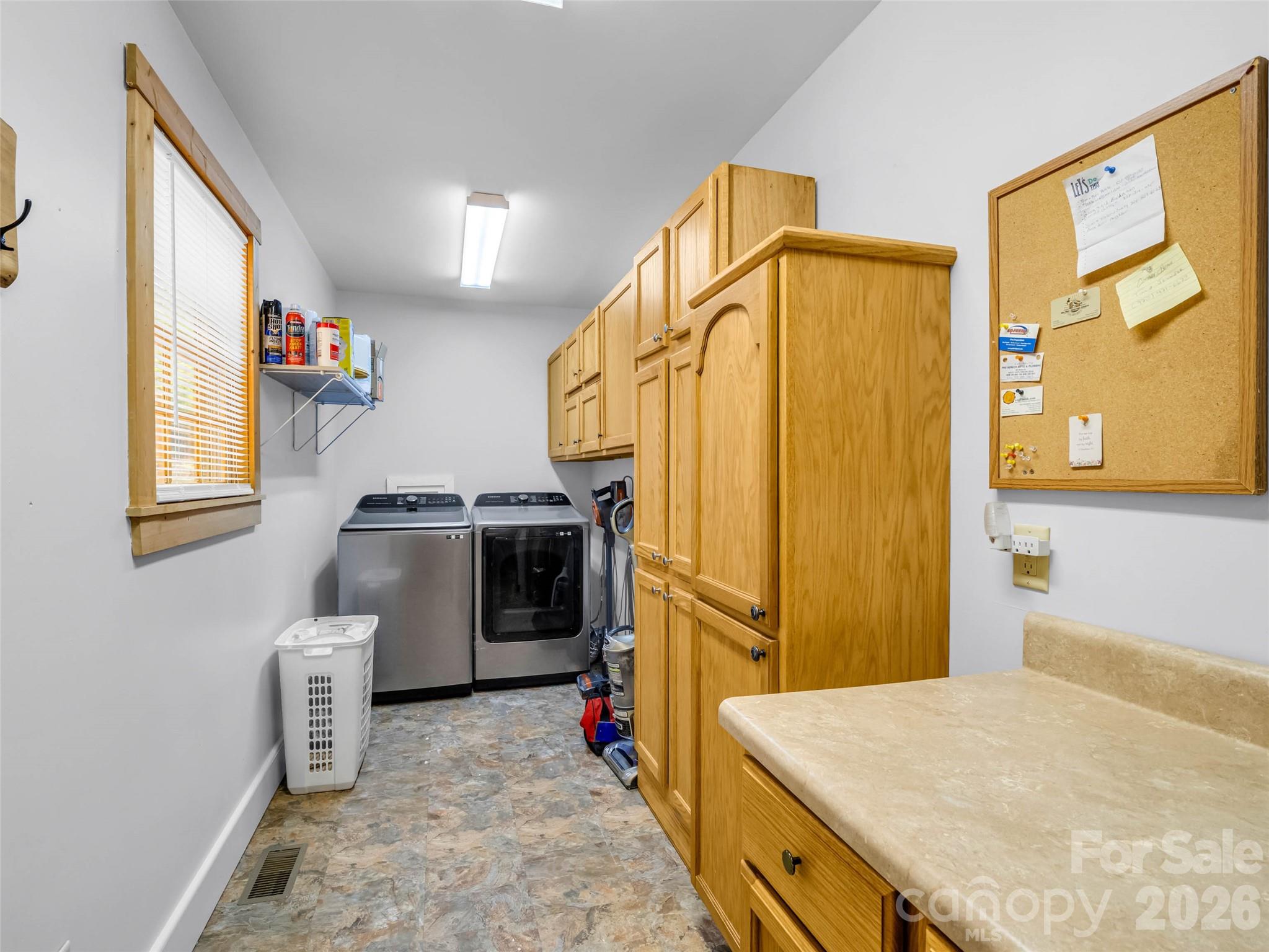 442 Whitestone Circle — Union Mills