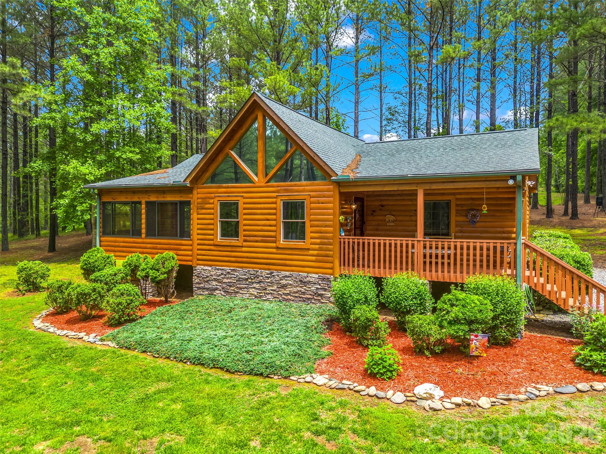 442 Whitestone Circle — Union Mills