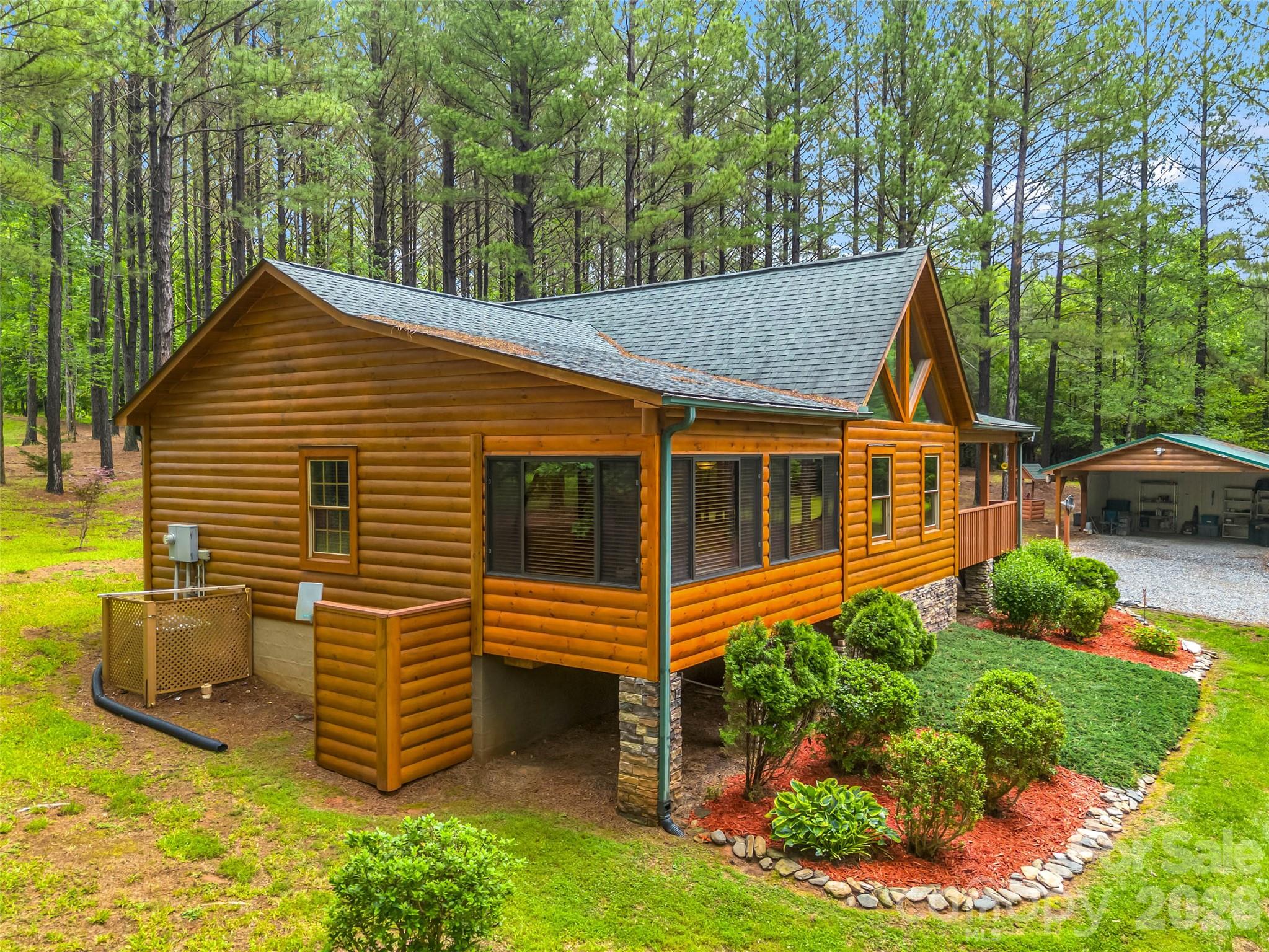 442 Whitestone Circle — Union Mills