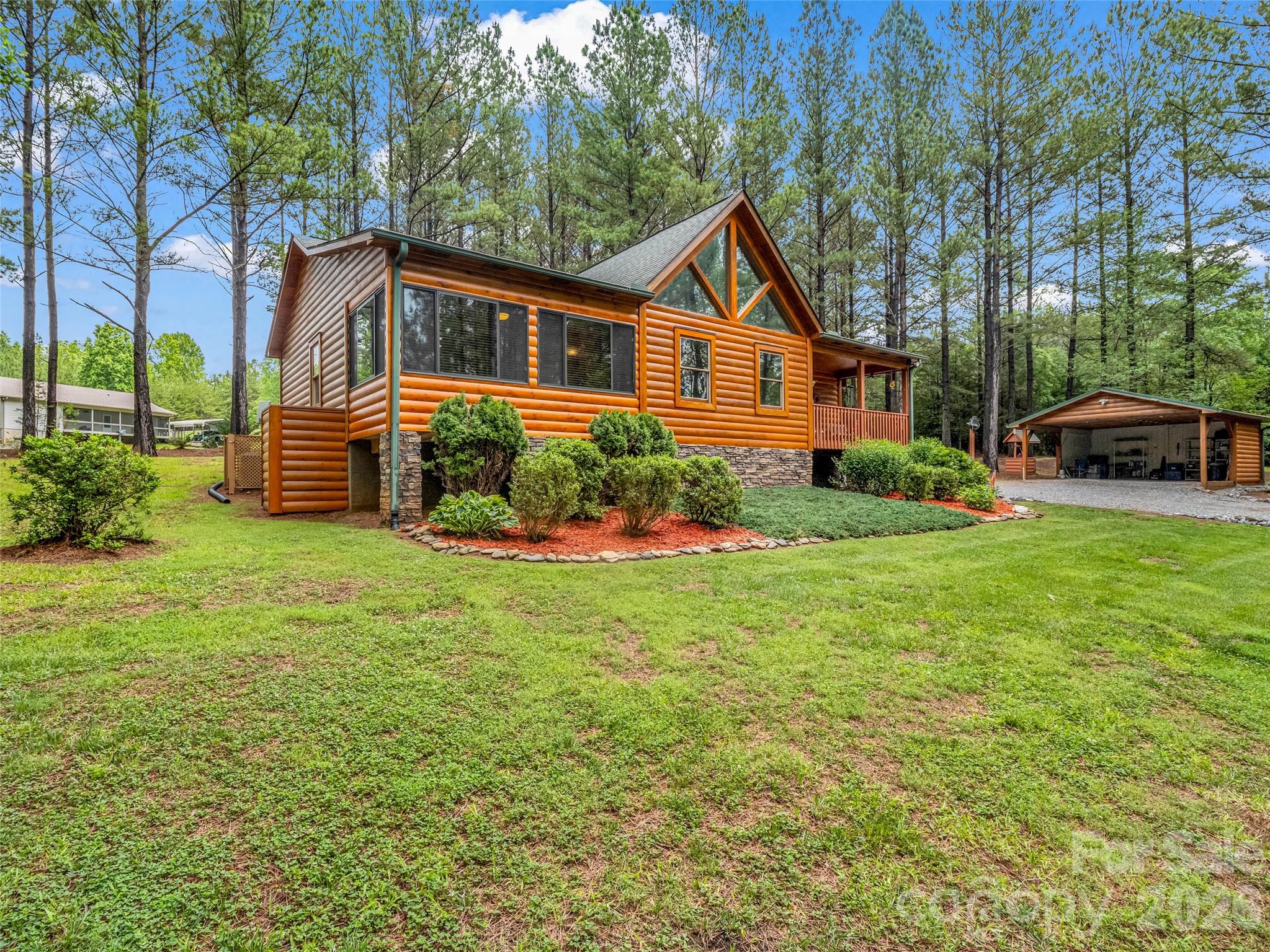 442 Whitestone Circle — Union Mills