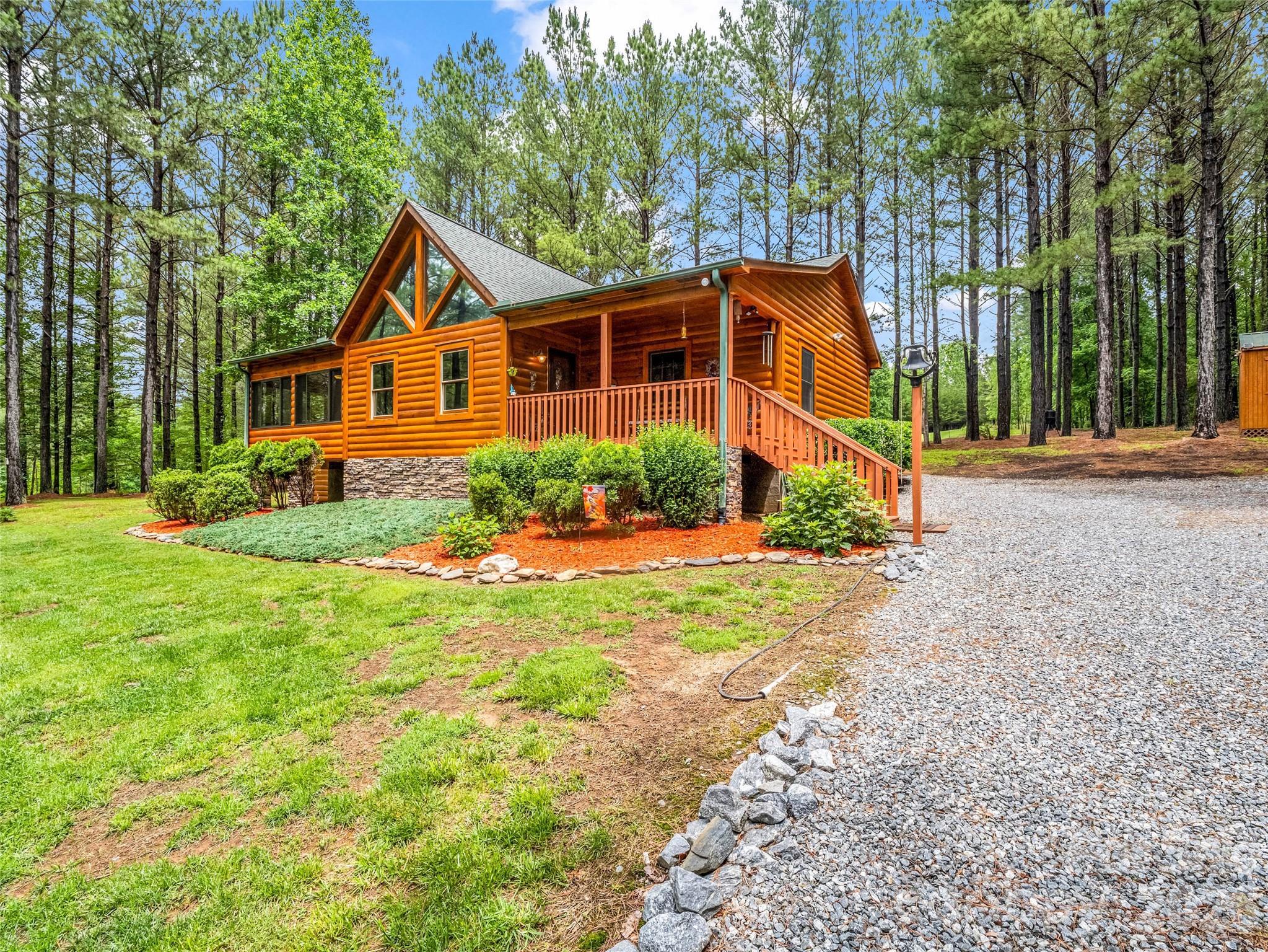 442 Whitestone Circle — Union Mills