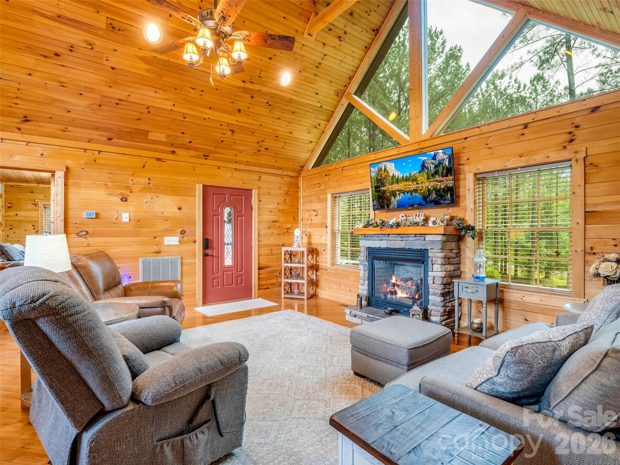 442 Whitestone Circle — Union Mills