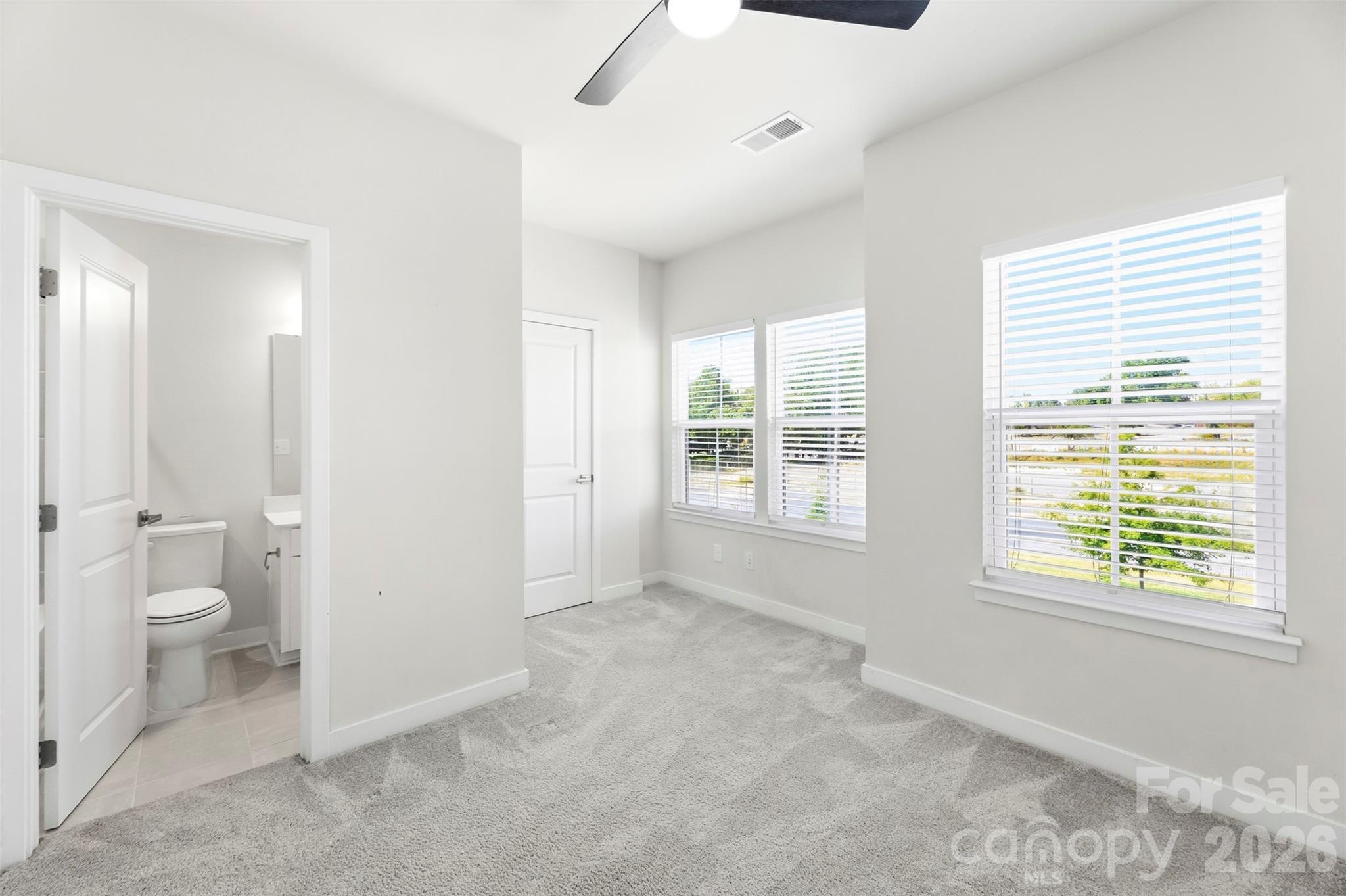 1049 Simcoe Lane — Charlotte