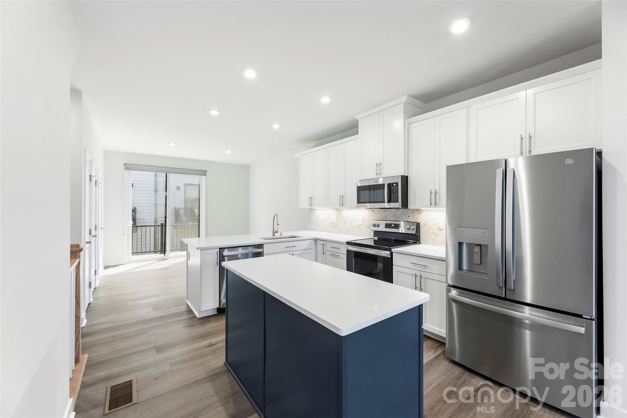 1049 Simcoe Lane — Charlotte