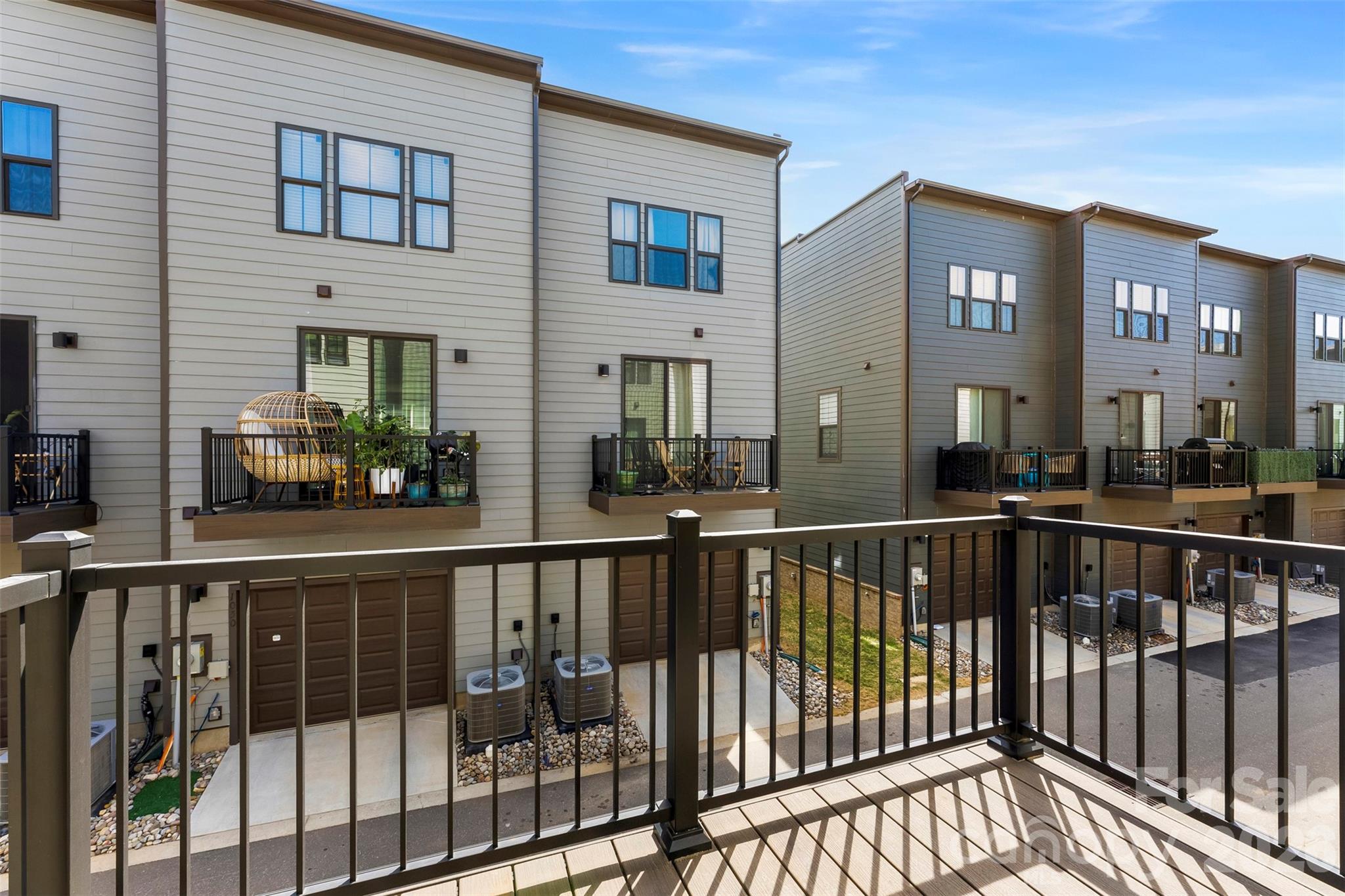 1049 Simcoe Lane — Charlotte