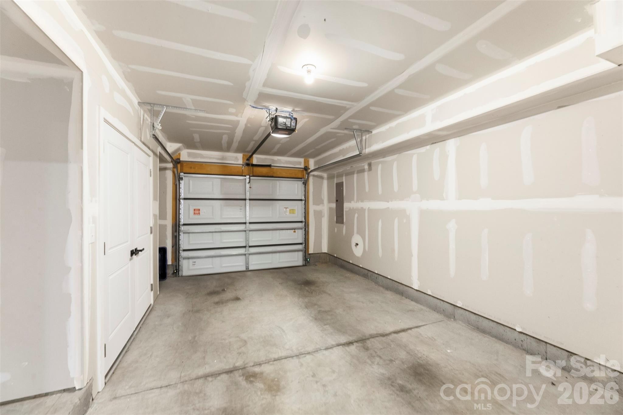 1049 Simcoe Lane — Charlotte