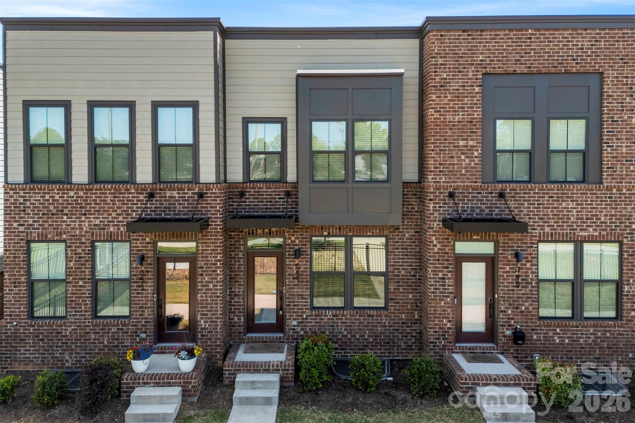 1049 Simcoe Lane — Charlotte