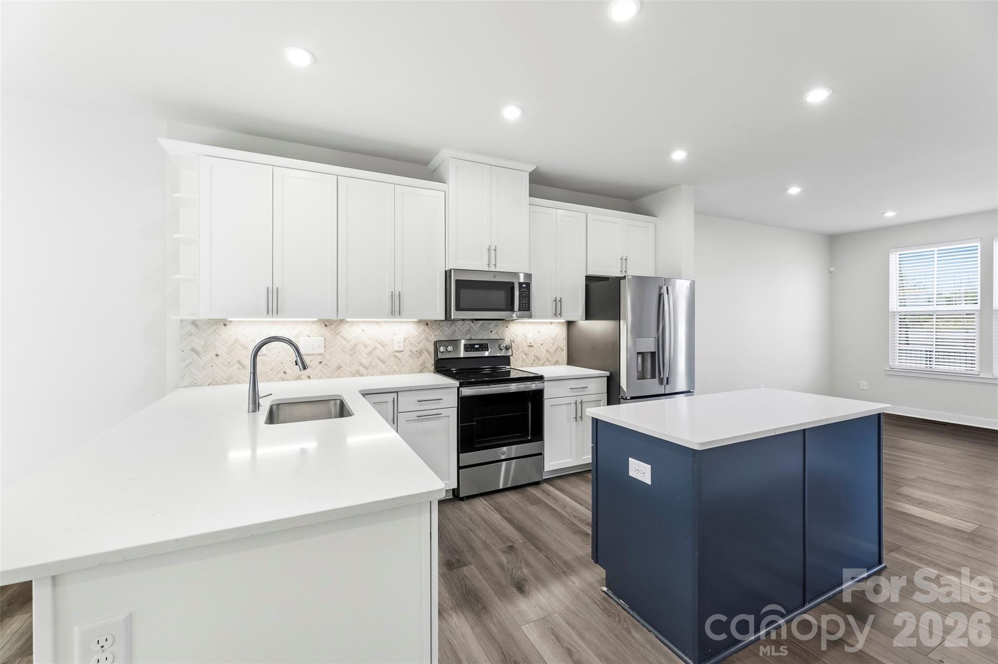 1049 Simcoe Lane — Charlotte