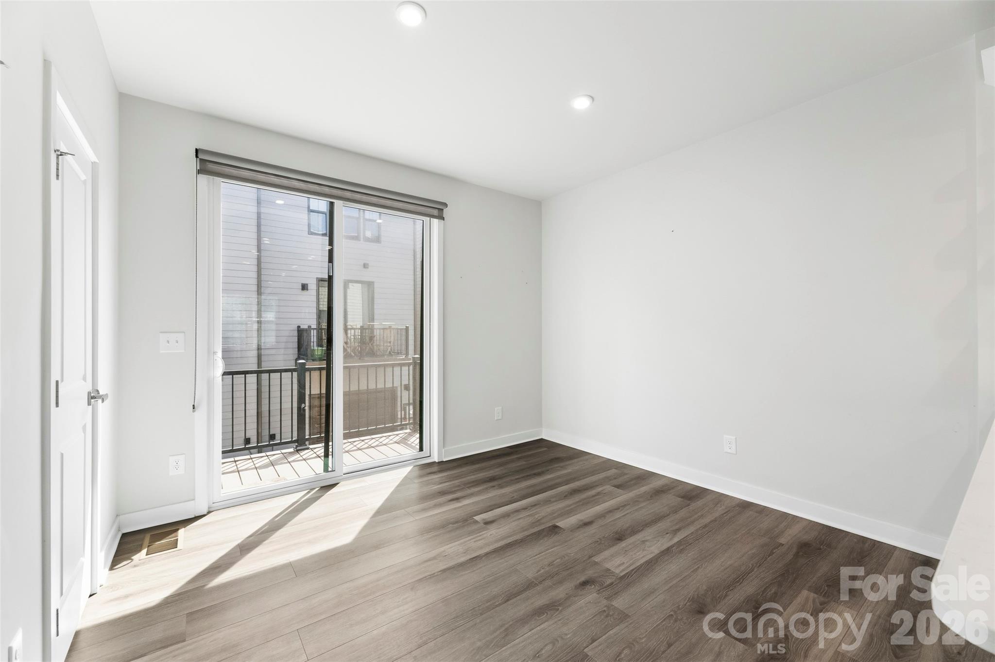 1049 Simcoe Lane — Charlotte