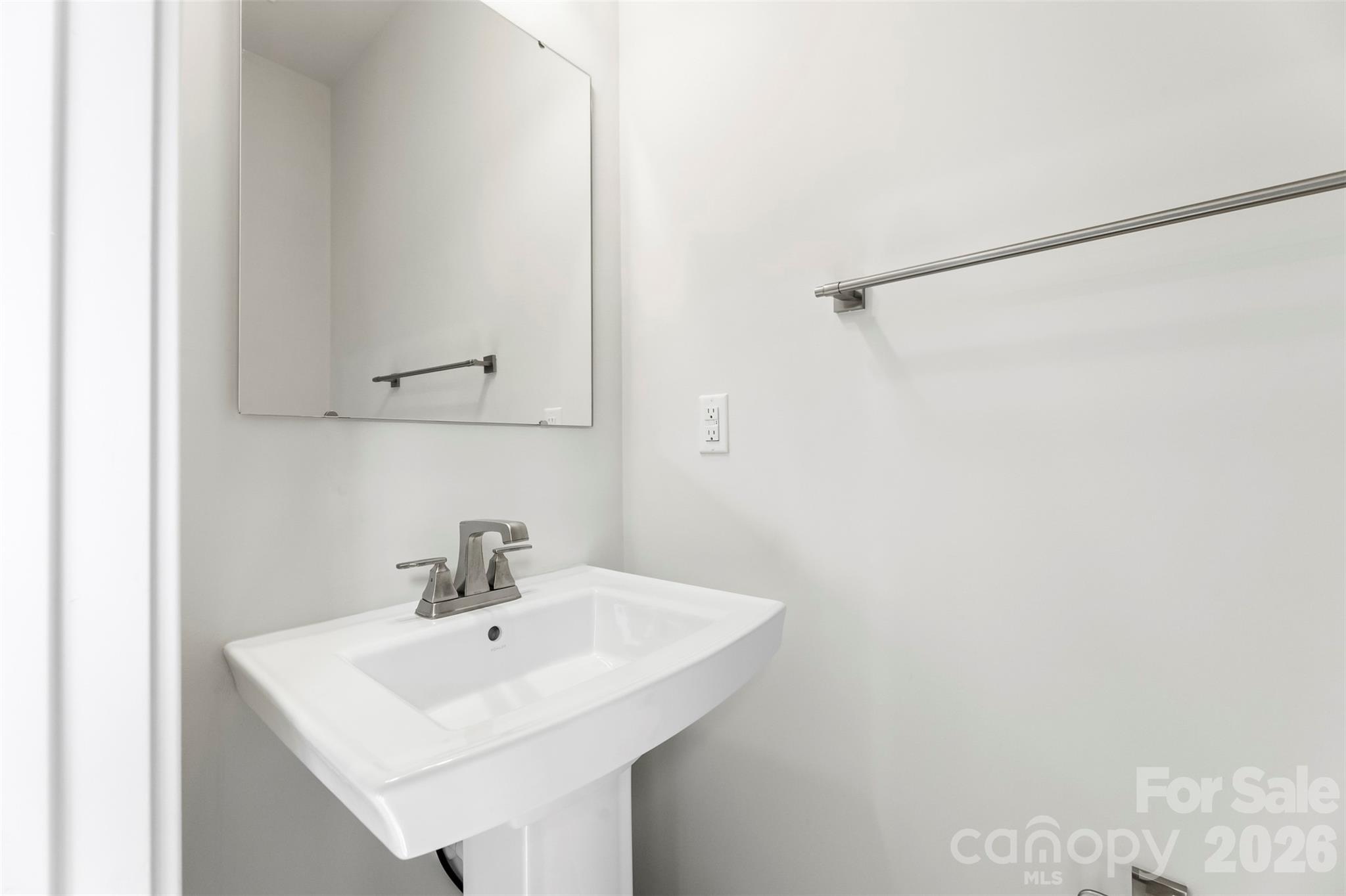 1049 Simcoe Lane — Charlotte