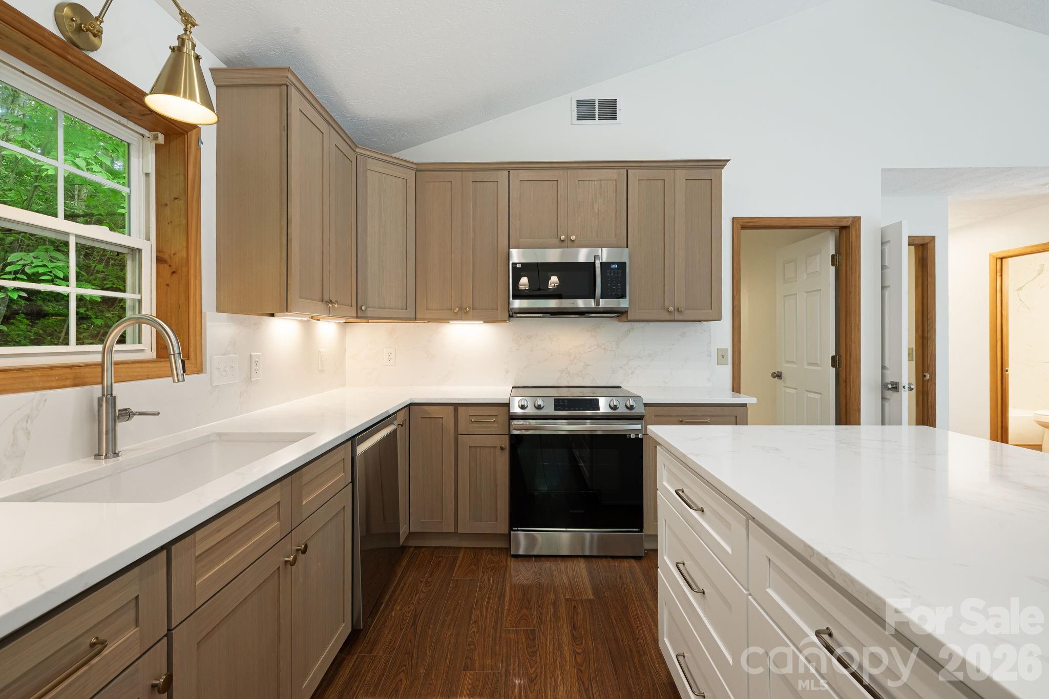 100 Woven Cloud Lane — Waynesville