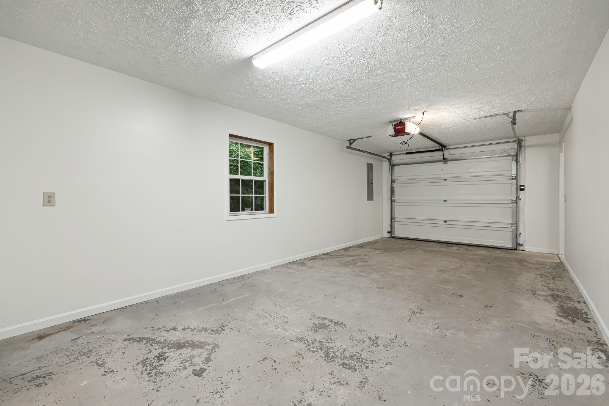 100 Woven Cloud Lane — Waynesville