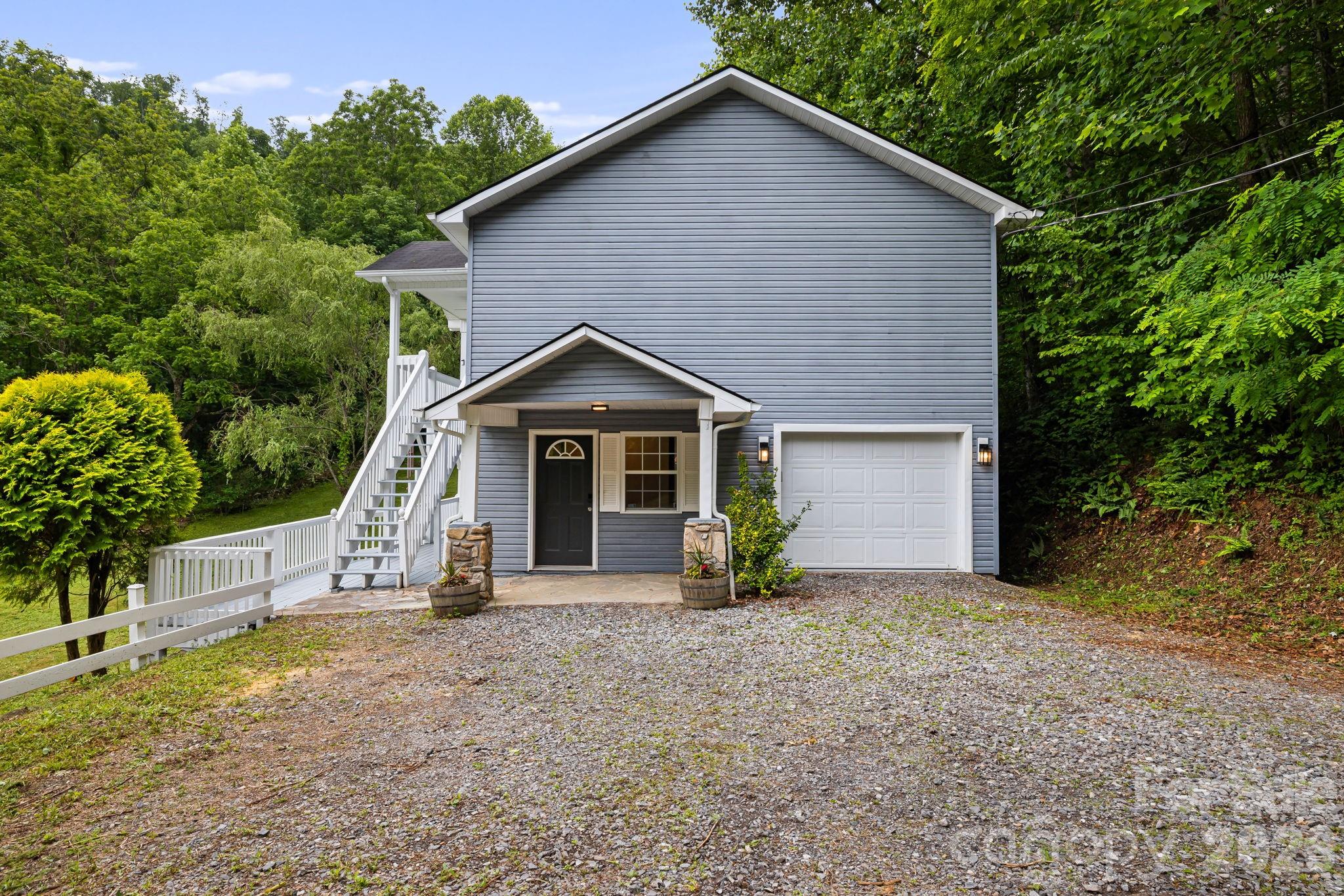 100 Woven Cloud Lane — Waynesville