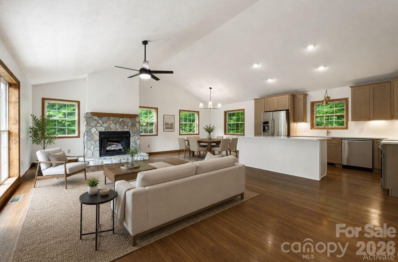 100 Woven Cloud Lane — Waynesville