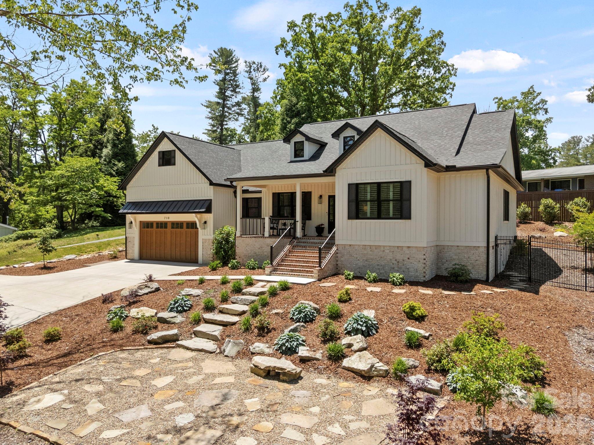 710 Knollwood Drive — Hendersonville