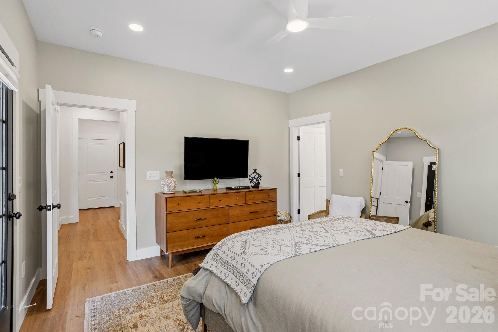 710 Knollwood Drive — Hendersonville