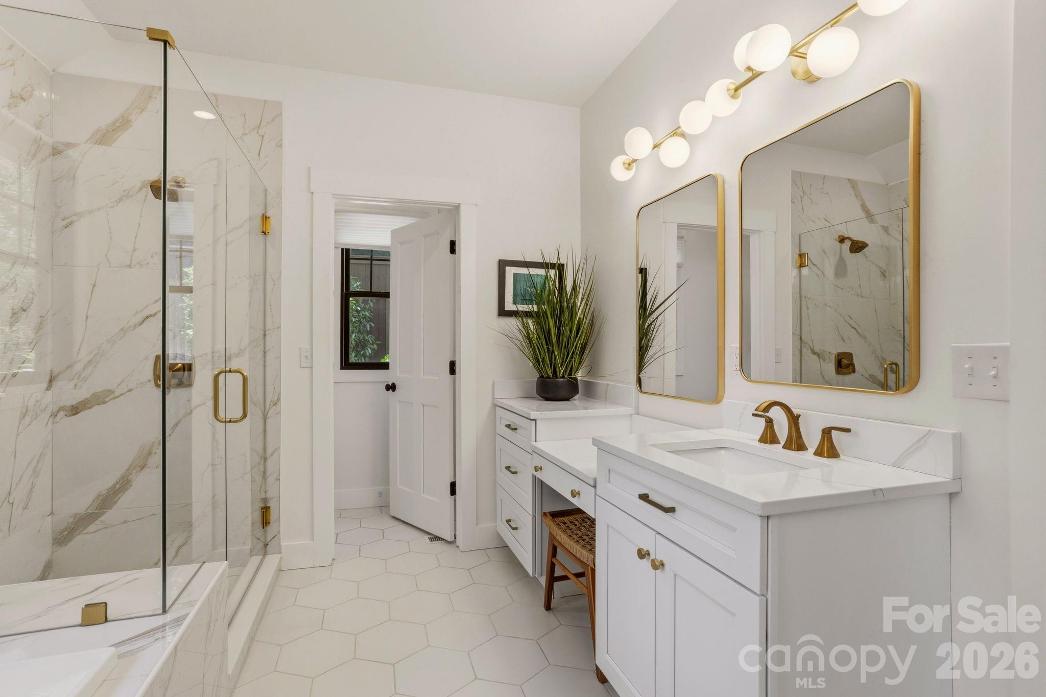 710 Knollwood Drive — Hendersonville