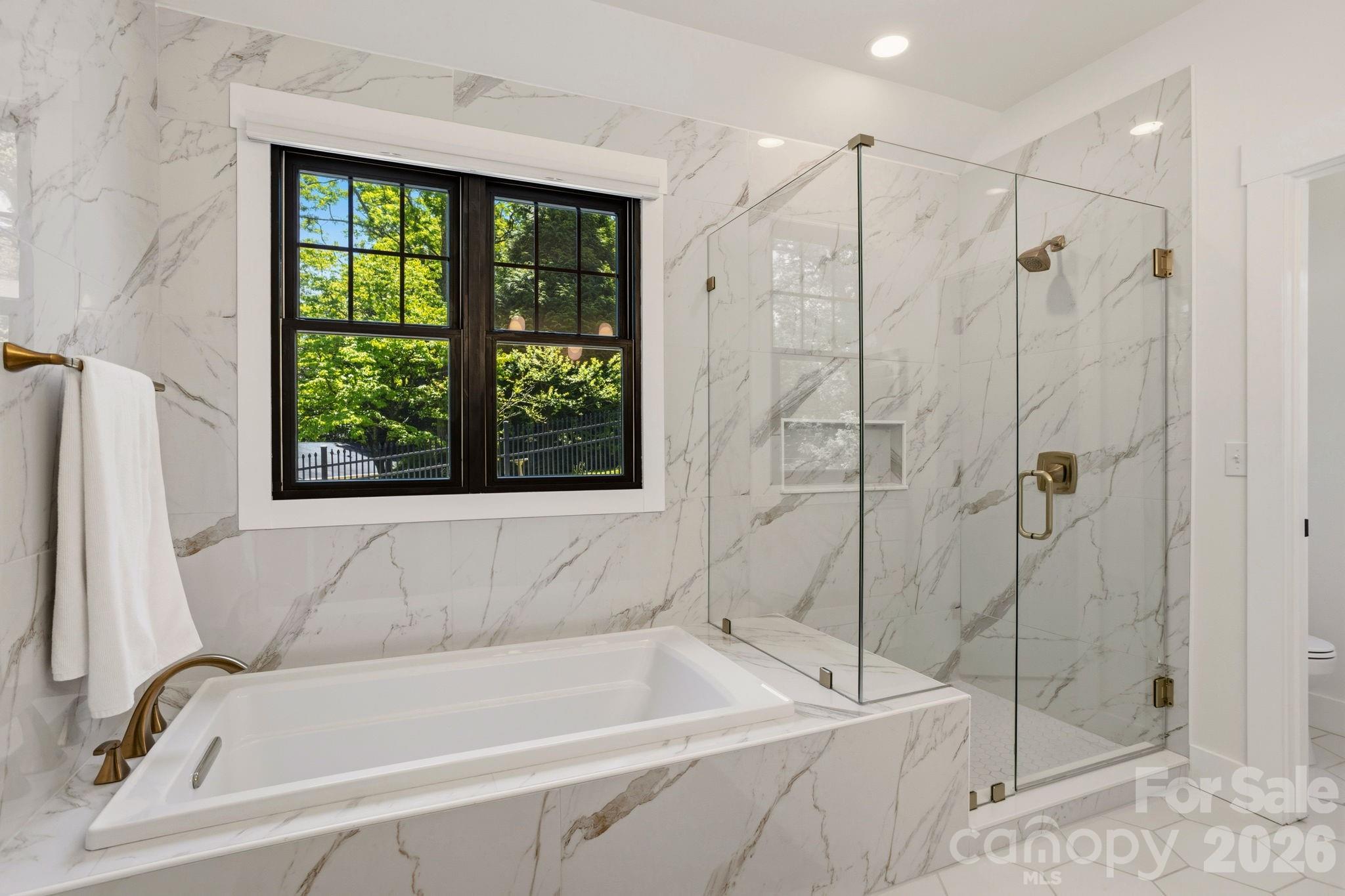710 Knollwood Drive — Hendersonville