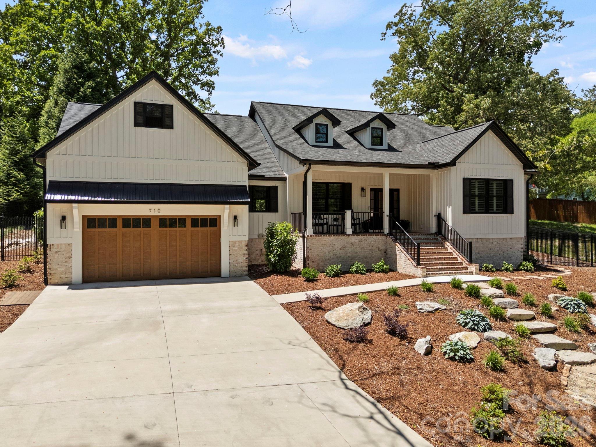 710 Knollwood Drive — Hendersonville