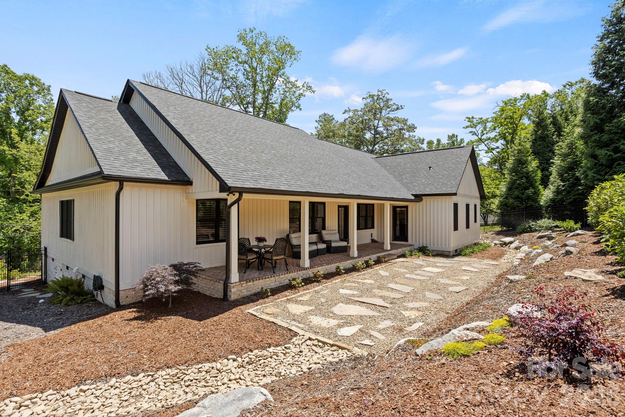 710 Knollwood Drive — Hendersonville