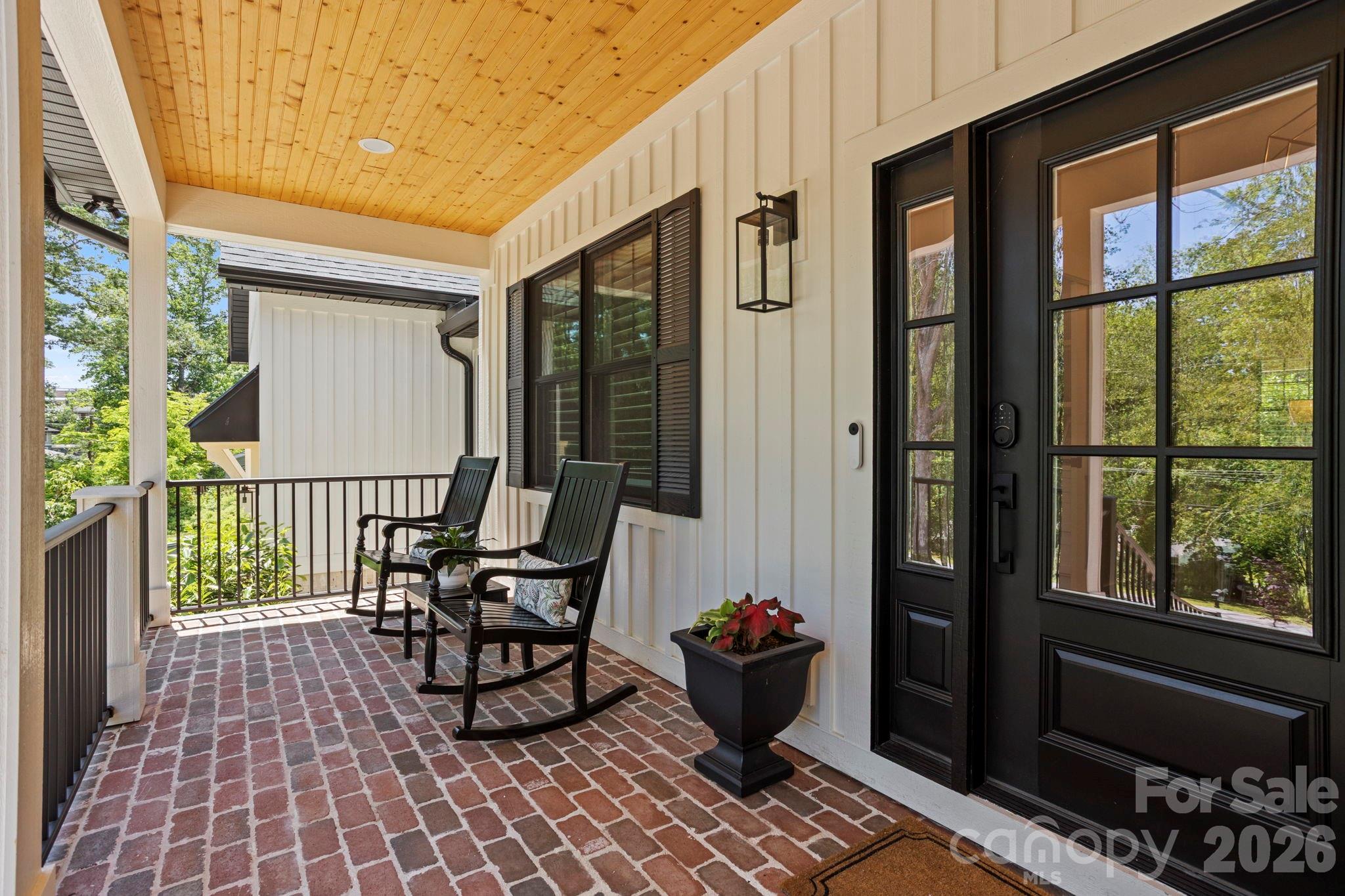 710 Knollwood Drive — Hendersonville