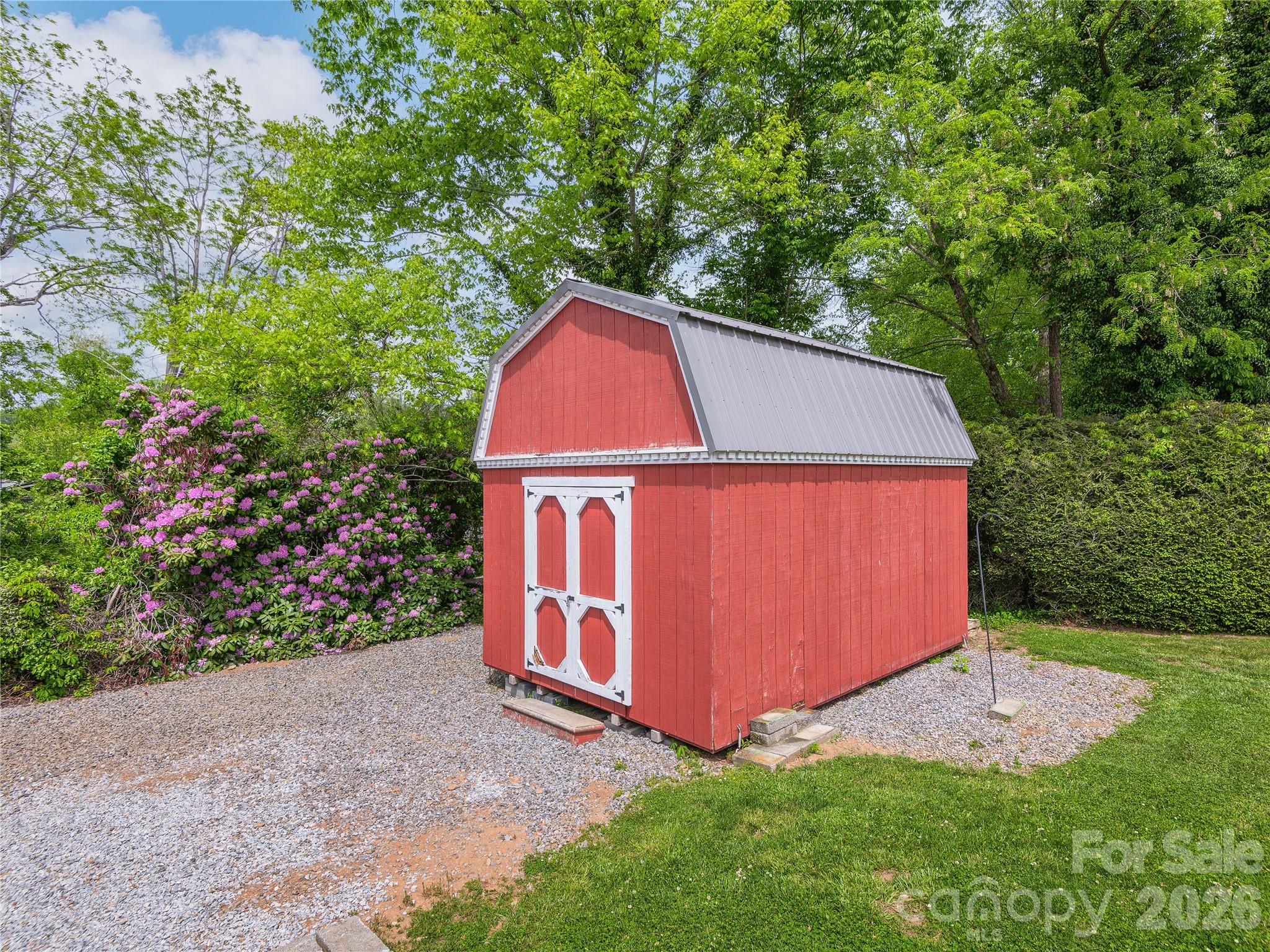 125 Playground Court — Waynesville